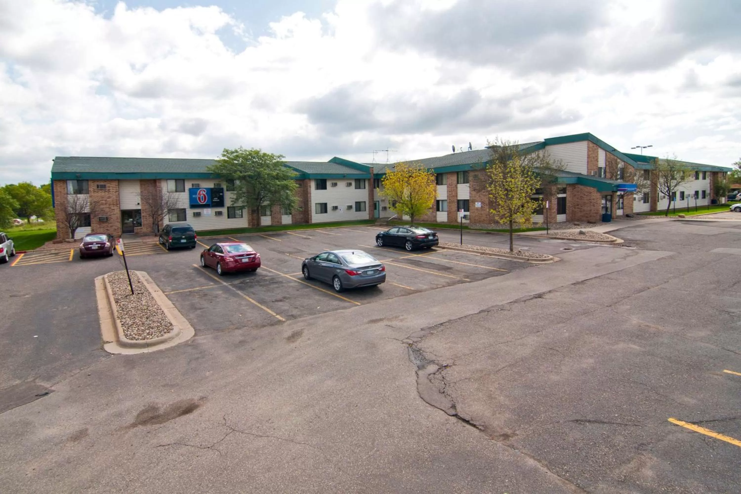 Property building in Motel 6-Lakeville, MN - South - Lakeville