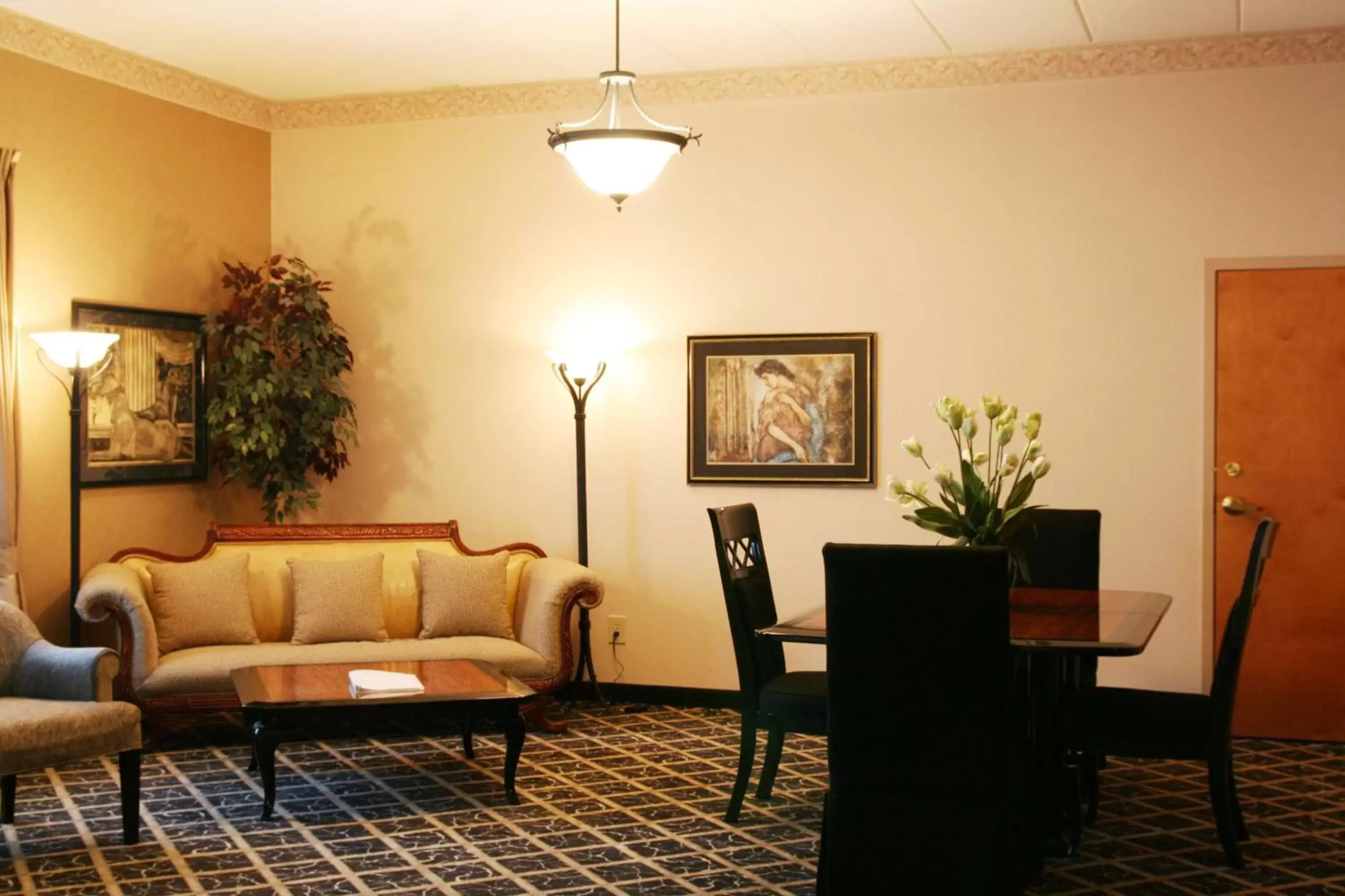 Living room, Seating Area in Hampton Inn Columbus/Taylorsville