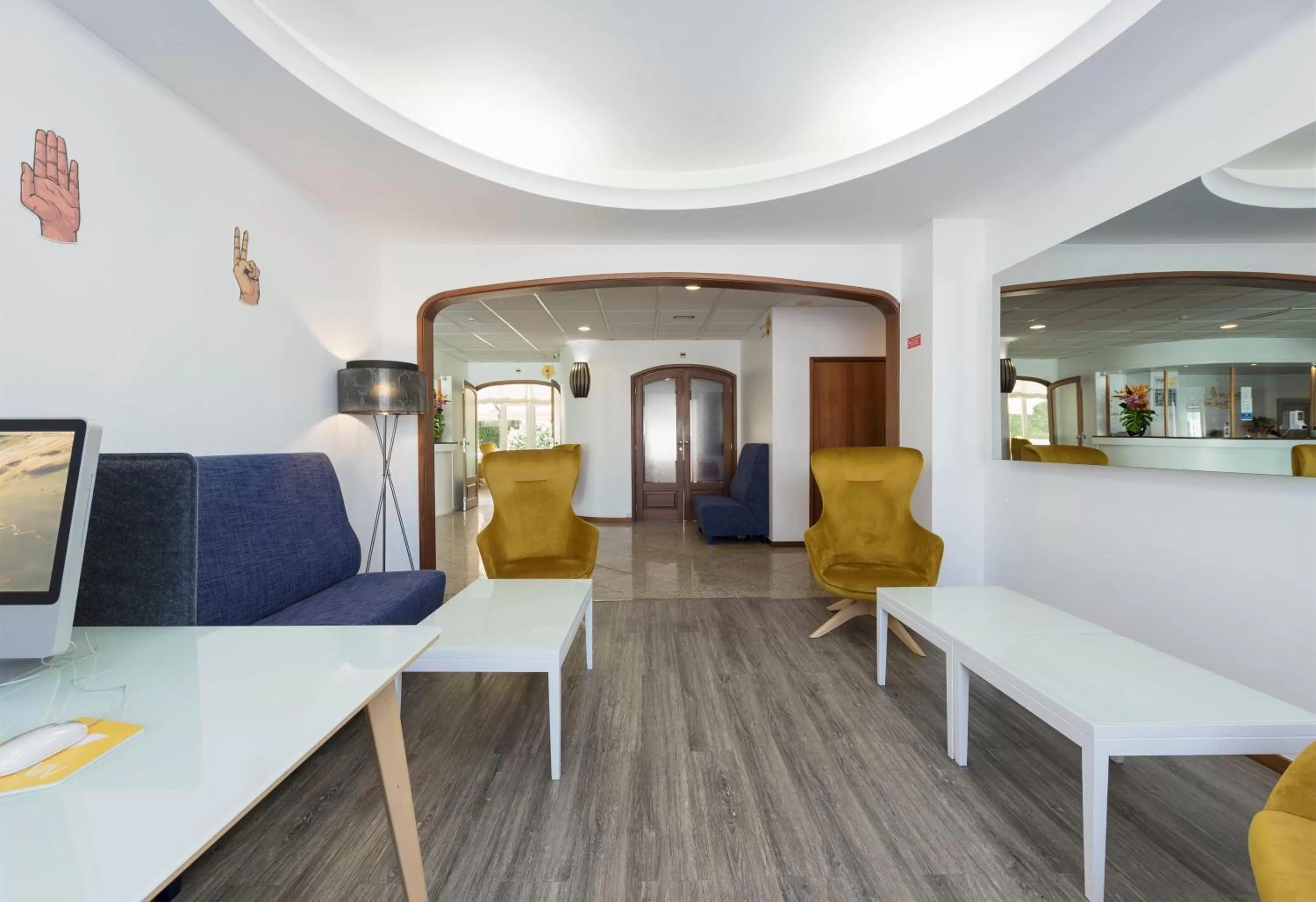 Communal lounge/ TV room in Varzinn Hotel