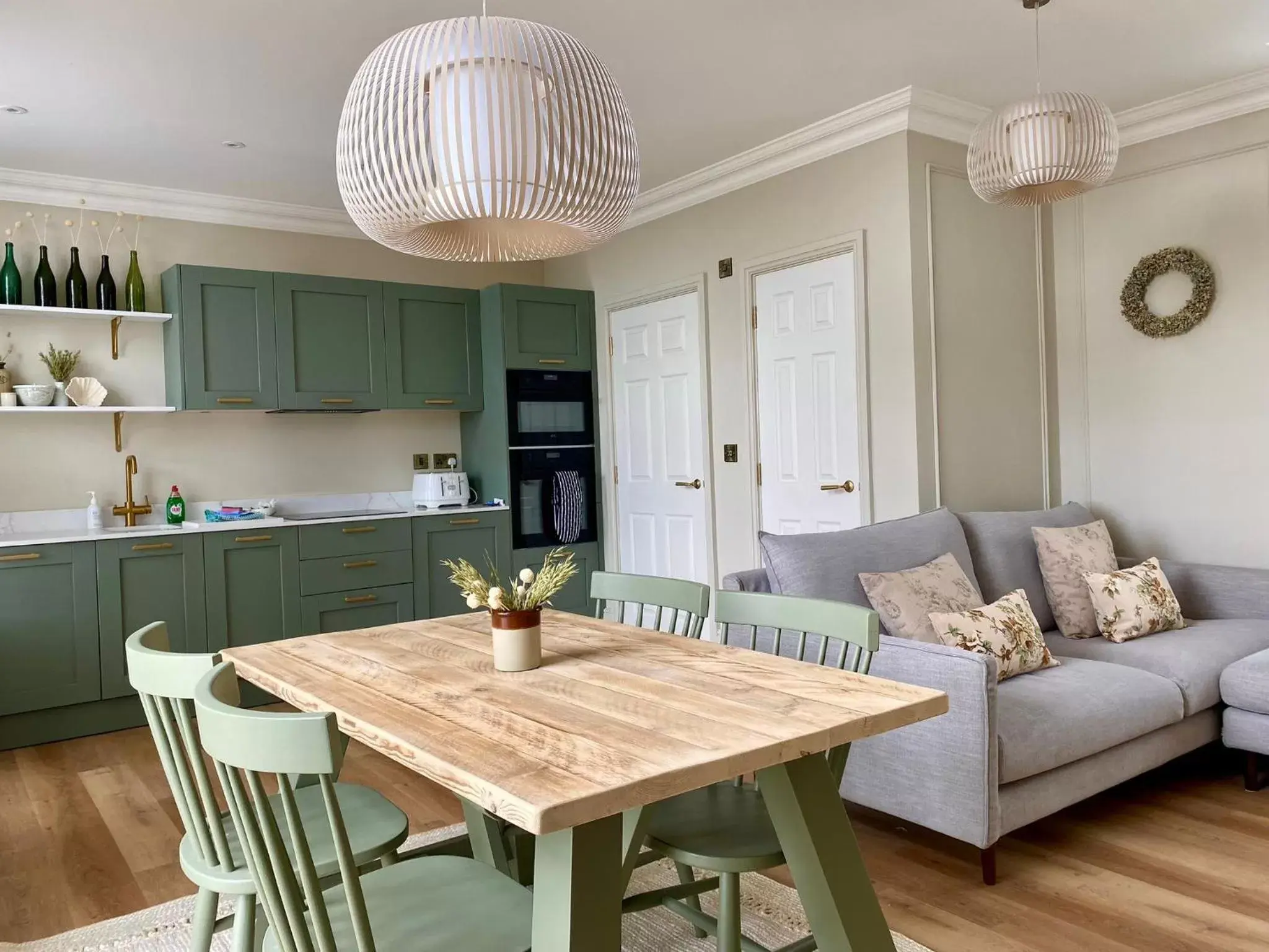 Kitchen or kitchenette, Dining Area in Railway House York by Chateau Anna