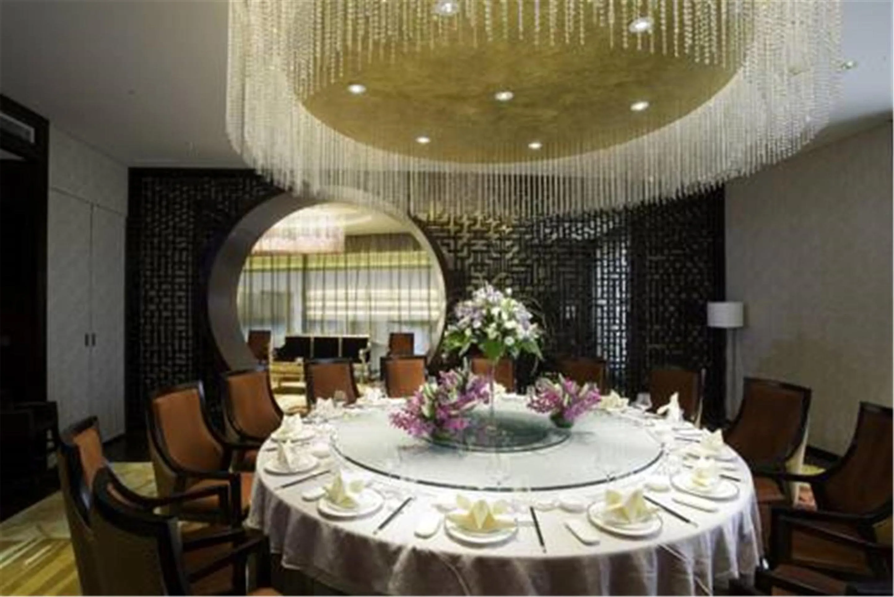 Restaurant/places to eat in Royal International Hotel Shanghai - Pudong International Airport
