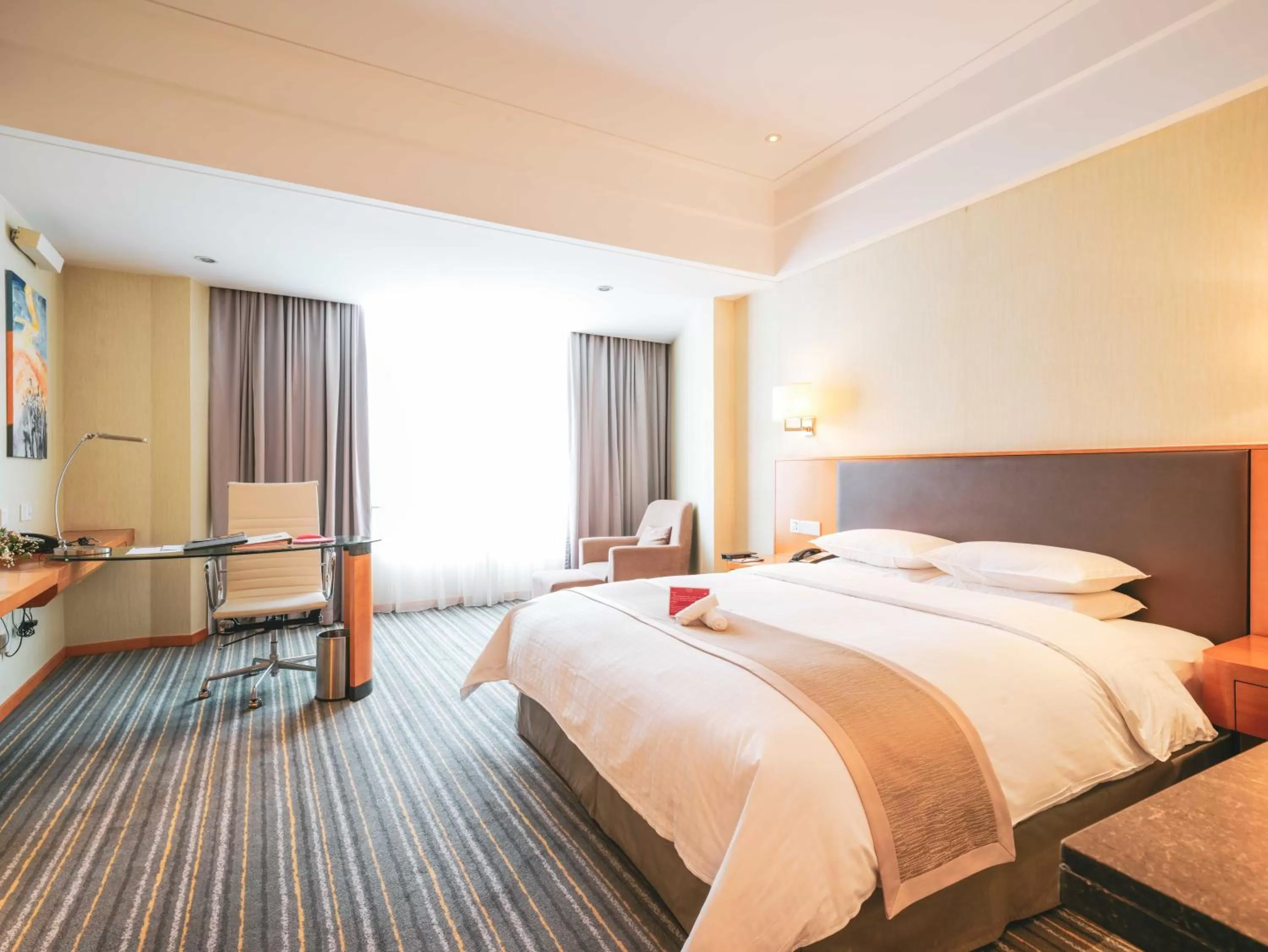 Bed in Ramada Plaza Shanghai Pudong Airport - 3 mins to PVG depature floor & check entrance with hotel shuttle