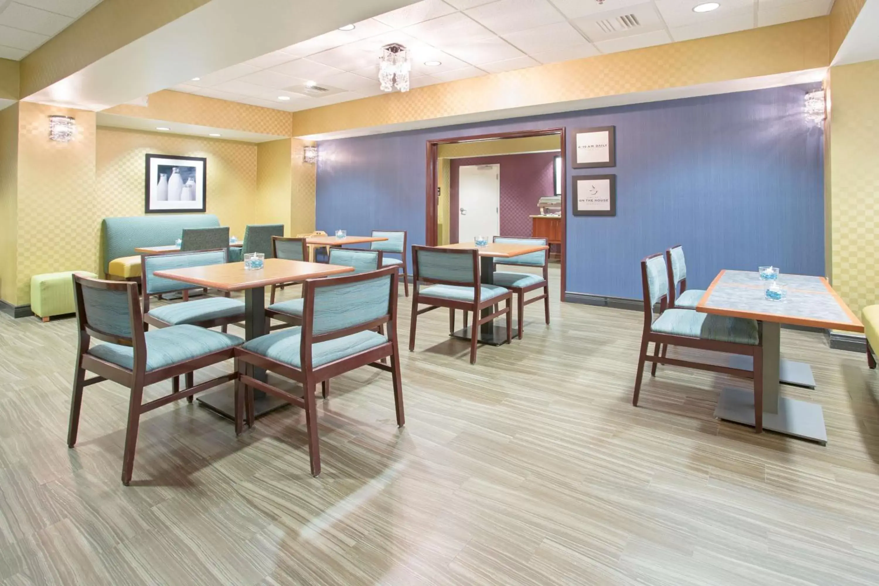 Dining area, Restaurant/Places to Eat in Hampton Inn Santa Rosa