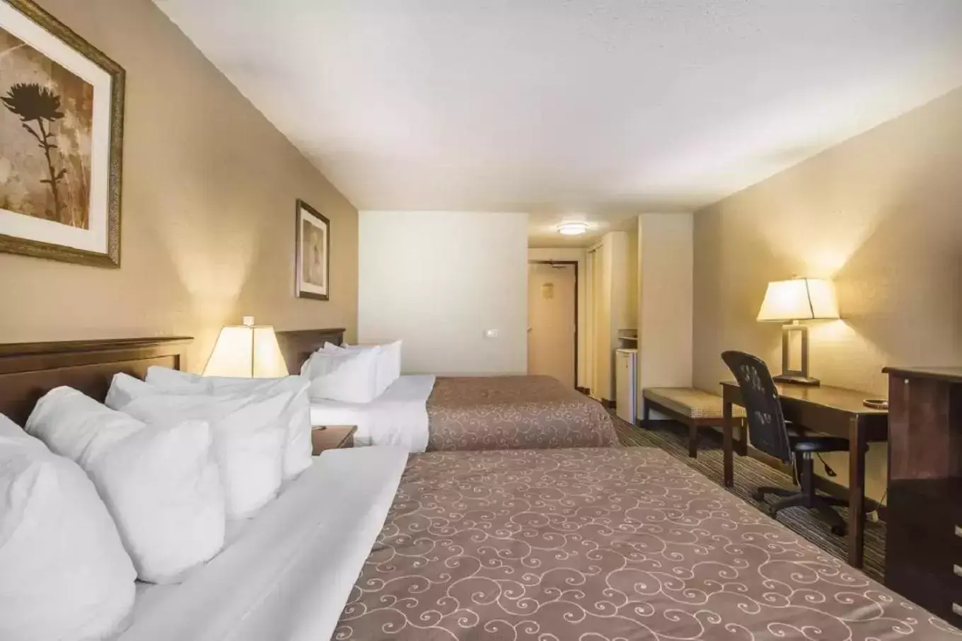 Bed in Quality Inn & Suites Yorkton