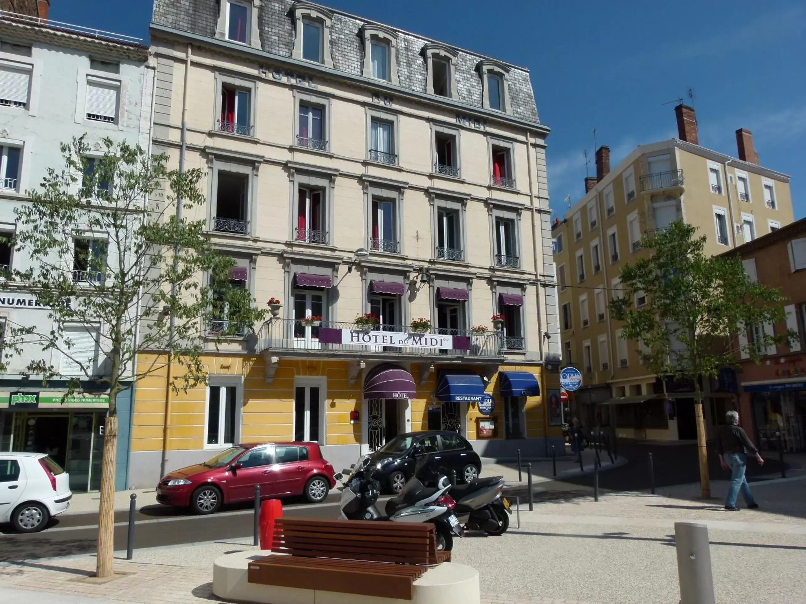 Property Building in Hôtel du Midi