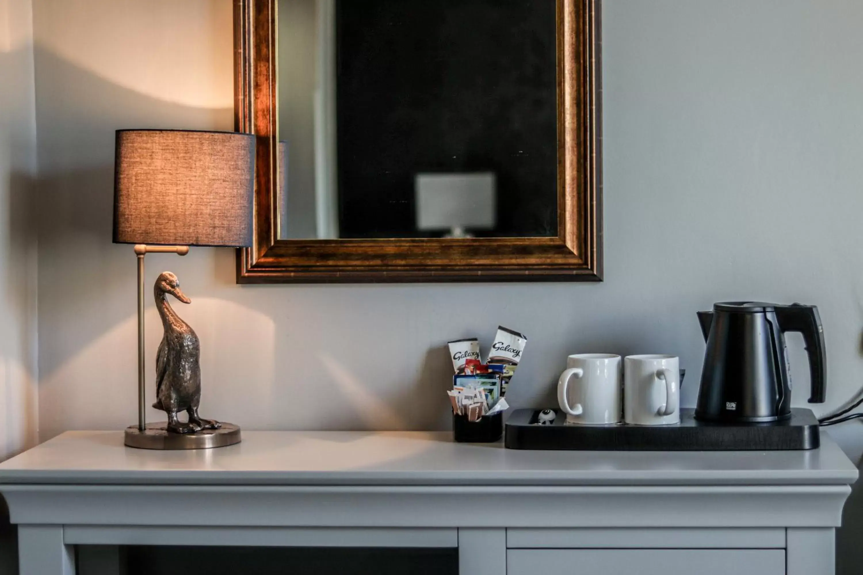 Coffee/tea facilities in The Thames Riviera Hotel