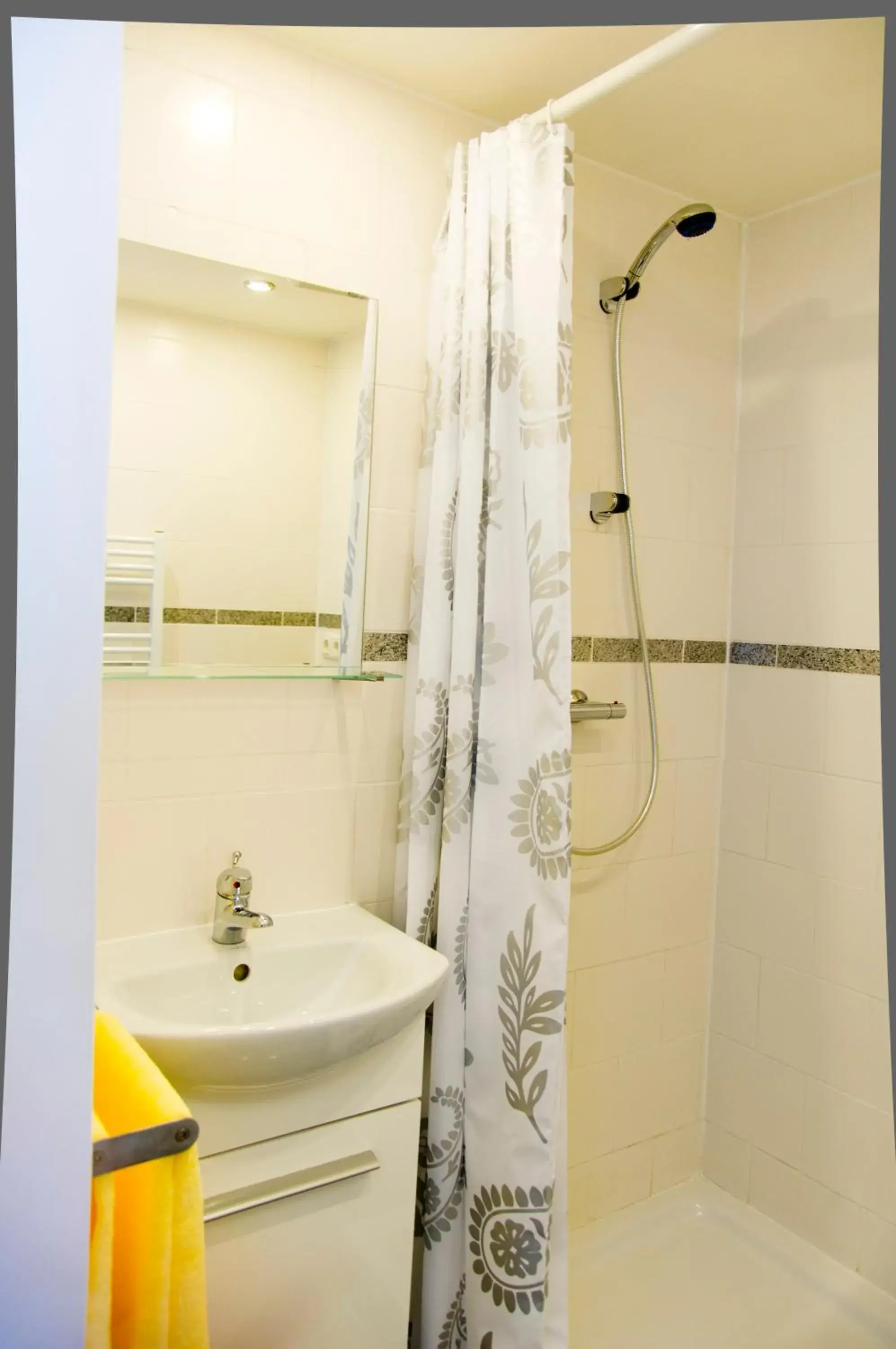 Shower, Bathroom in Hotel Kolner Hof Refrath