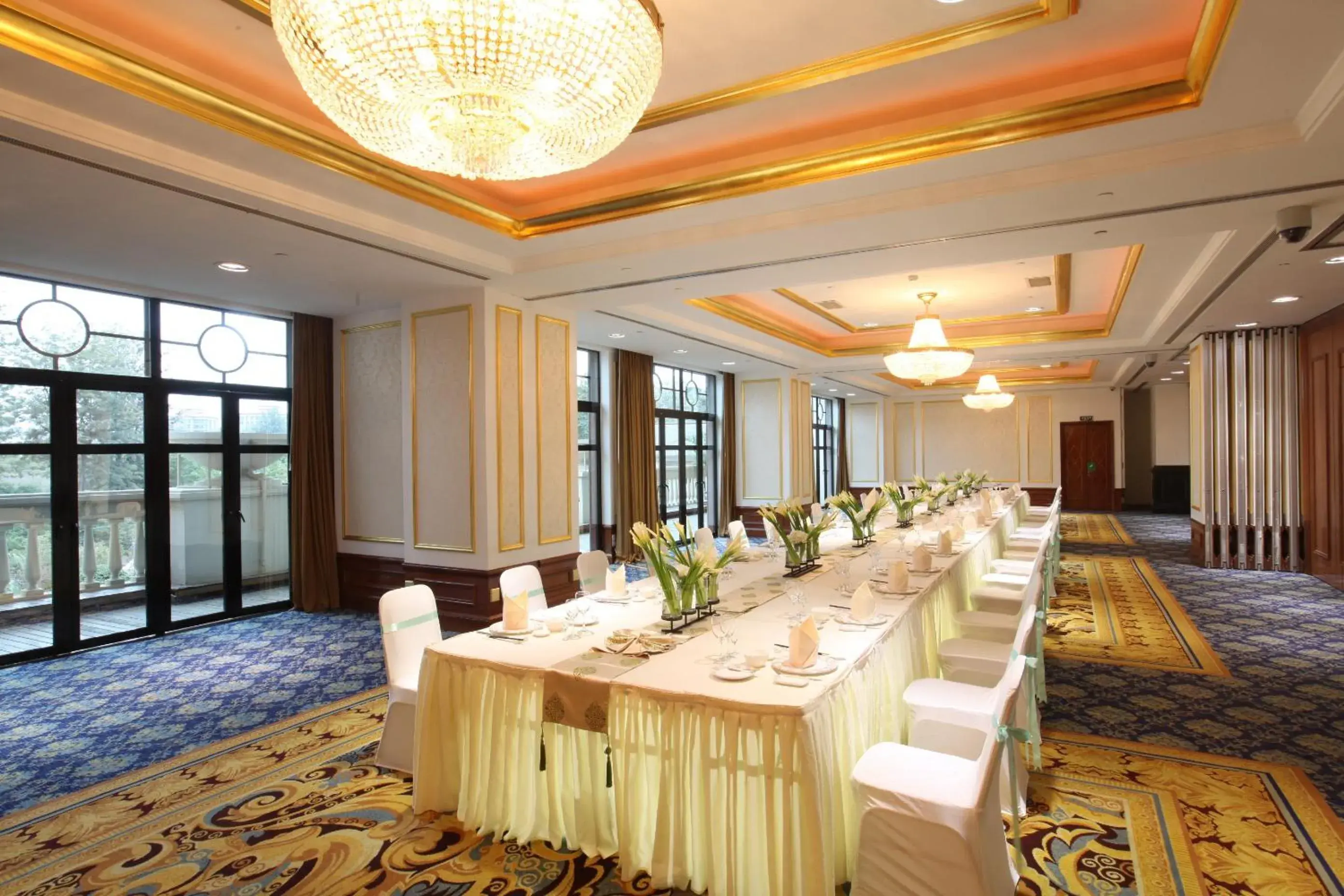 Banquet/Function facilities in Zhongwei Green Lake Hotel Kunming