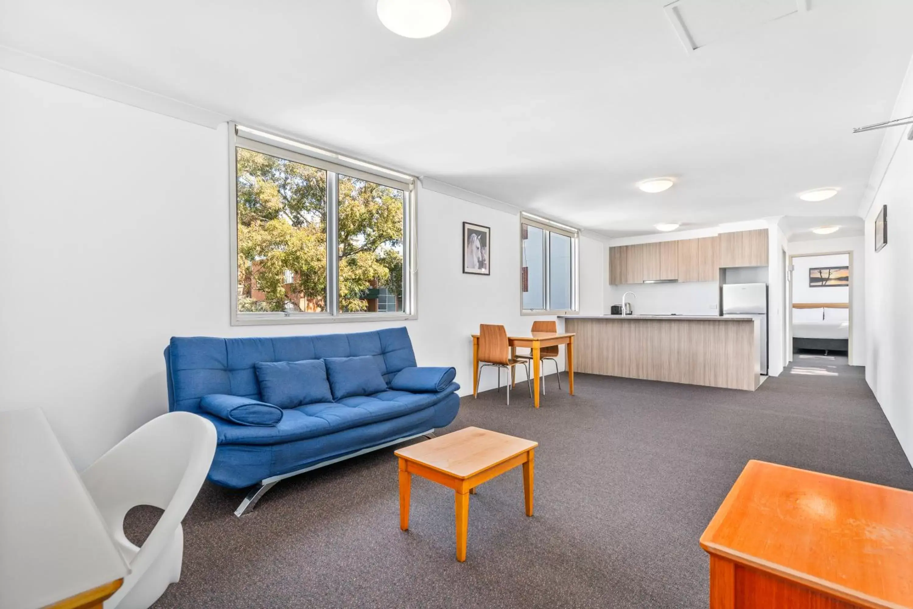 Kitchen or kitchenette, Seating Area in APX Parramatta