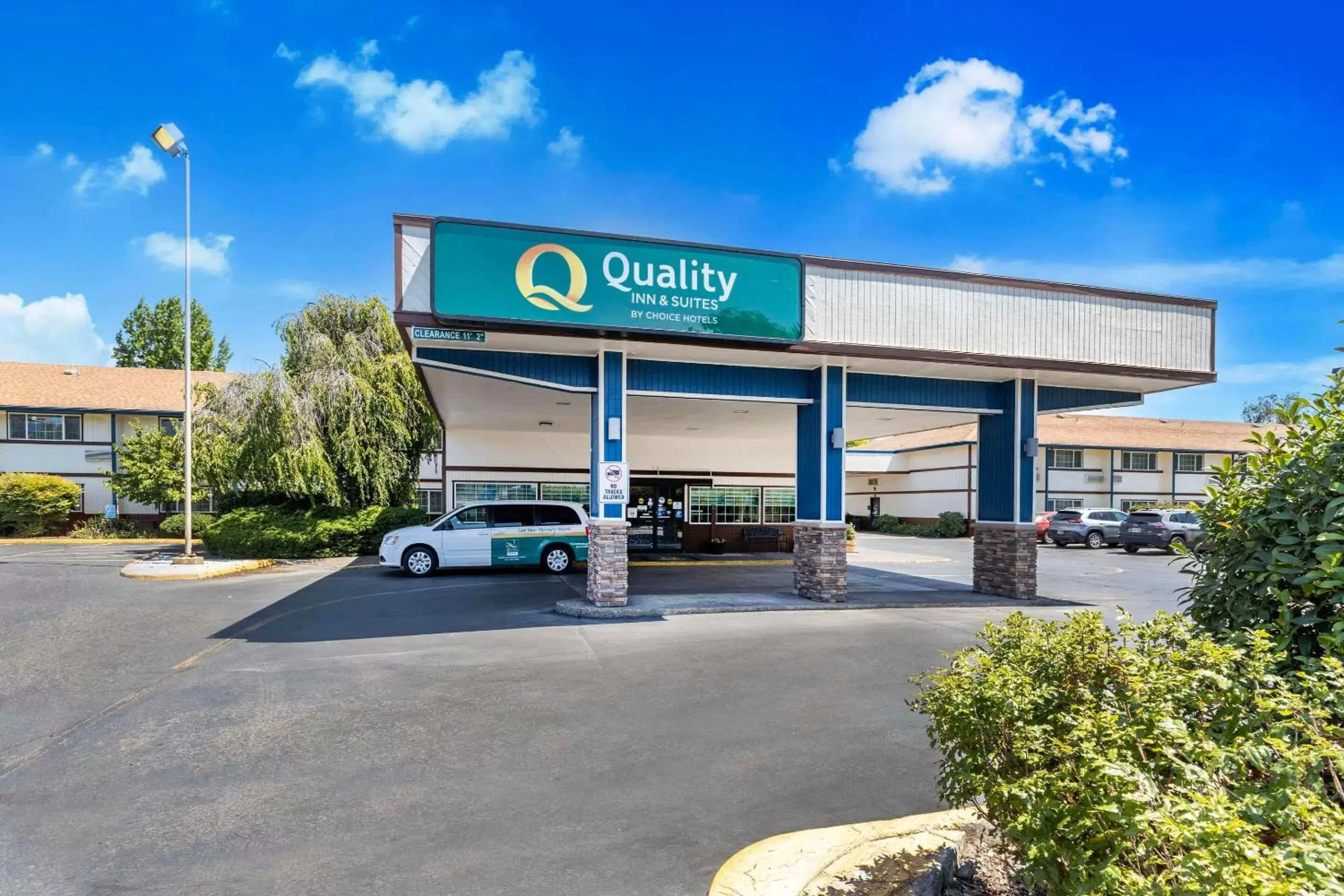 Property Building in Quality Inn & Suites Medford Airport