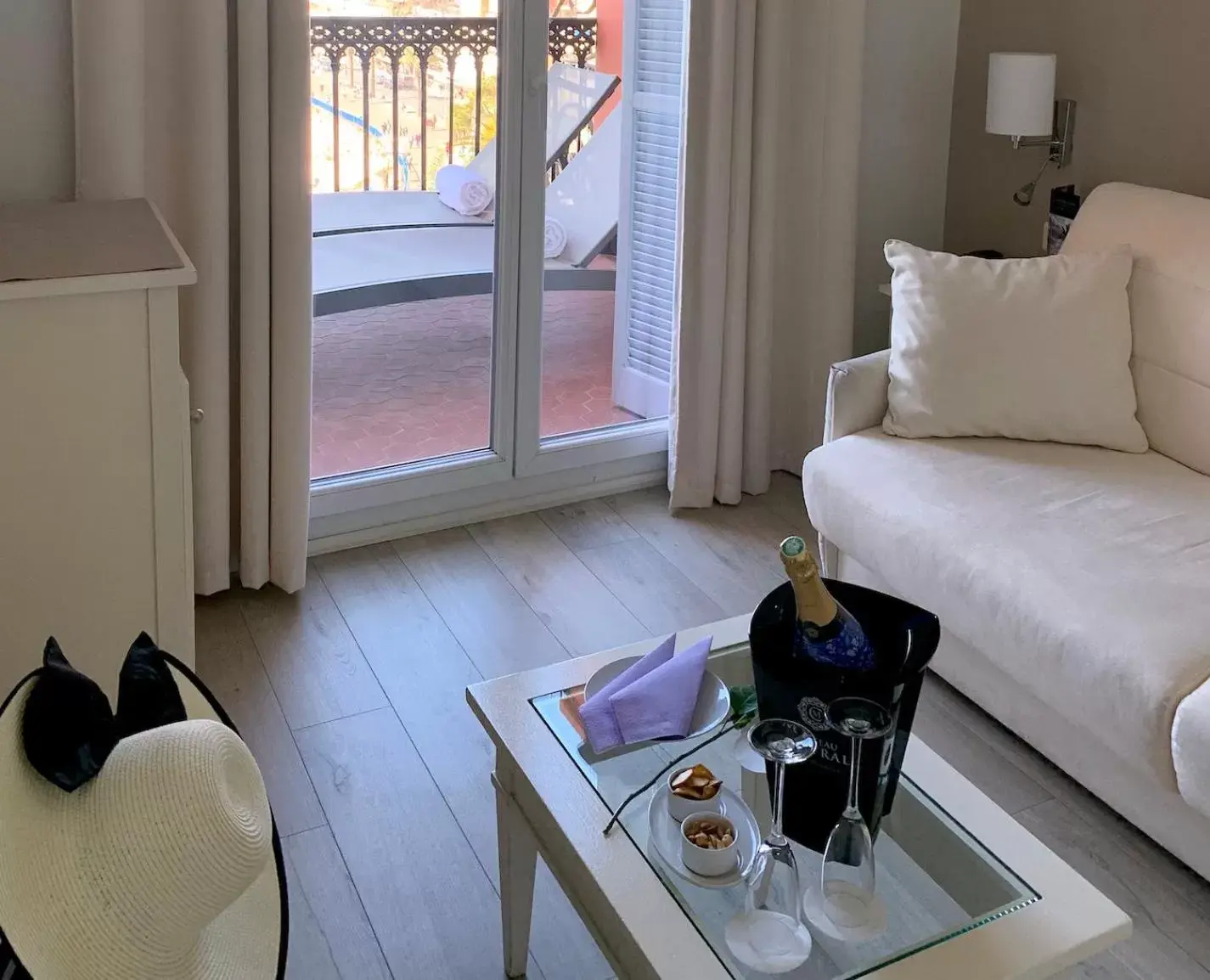 Balcony/Terrace, Seating Area in Hotel Suisse