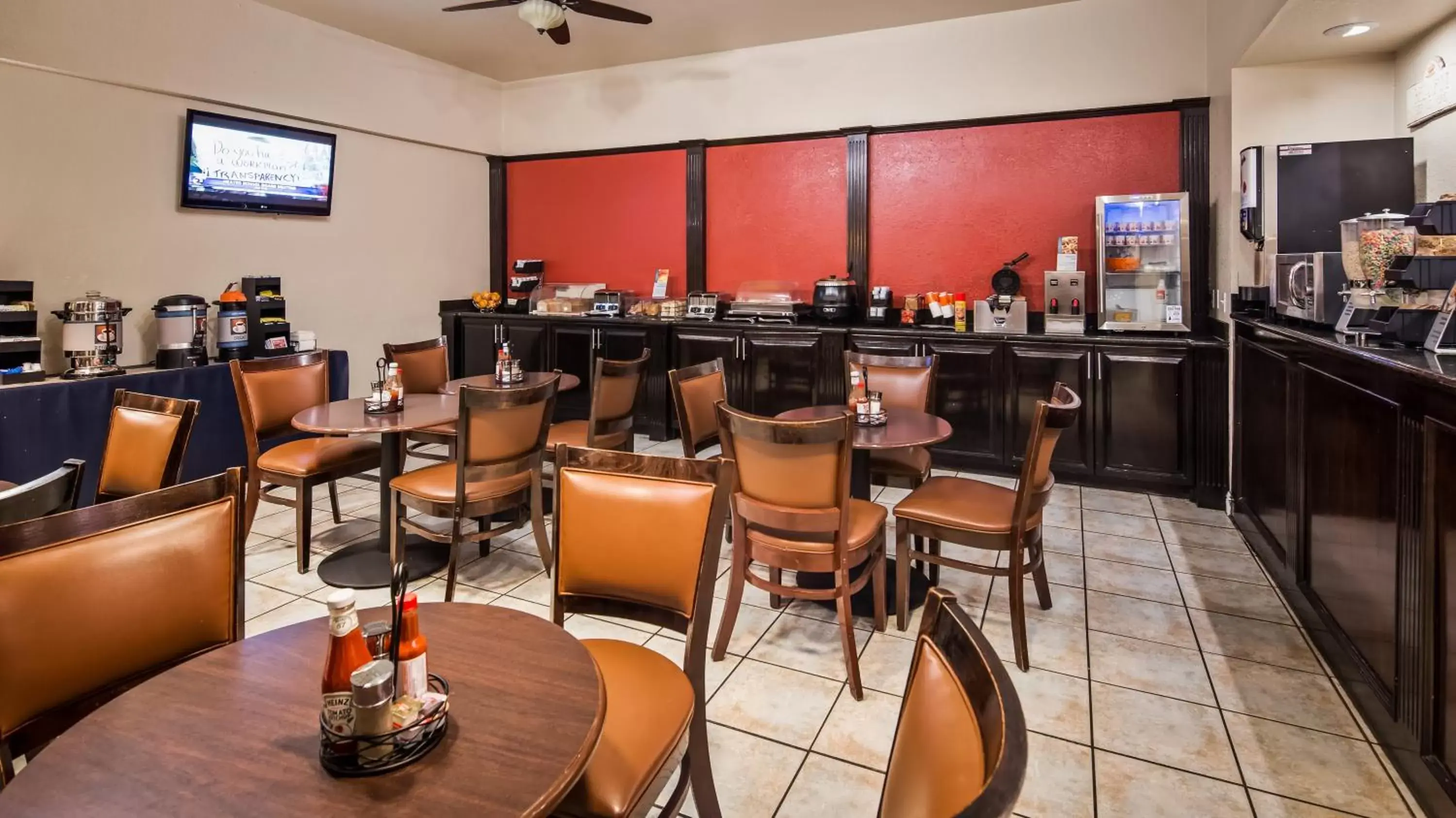 Continental breakfast, Restaurant/Places to Eat in Best Western Heritage Inn