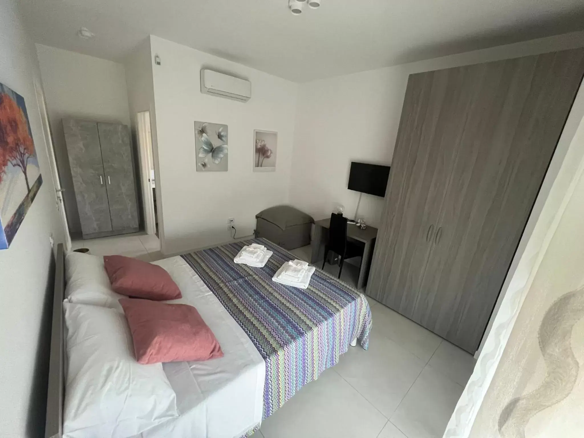 TV and multimedia, Bed in Bed & Breakfast Torre Mare