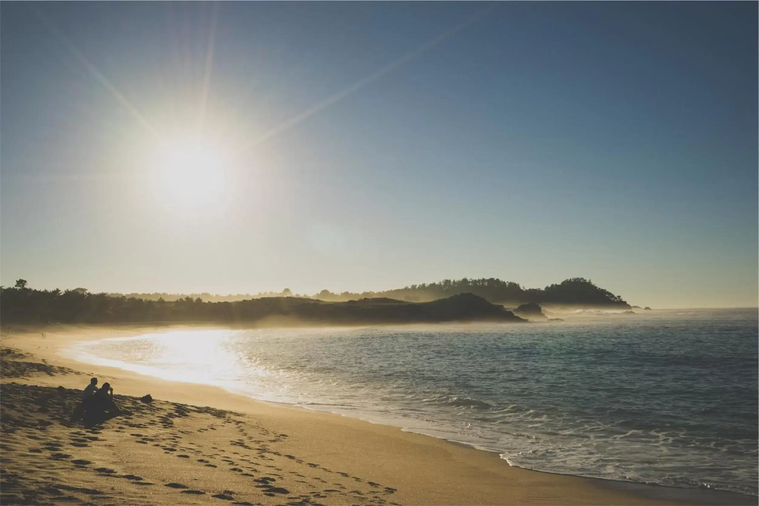 Snorkeling, Beach in Groundswell Pub & Inn