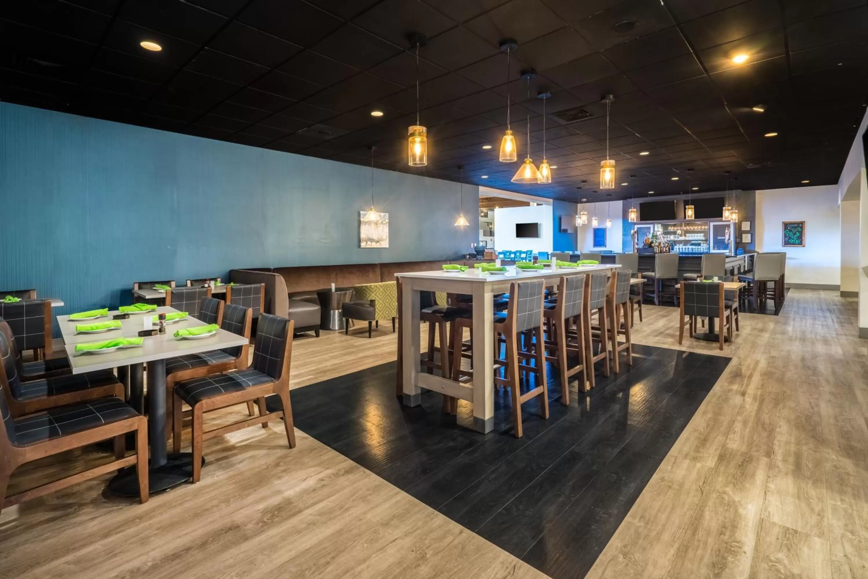 Restaurant/places to eat in enVision Hotel & Conference Center Mansfield-Foxboro