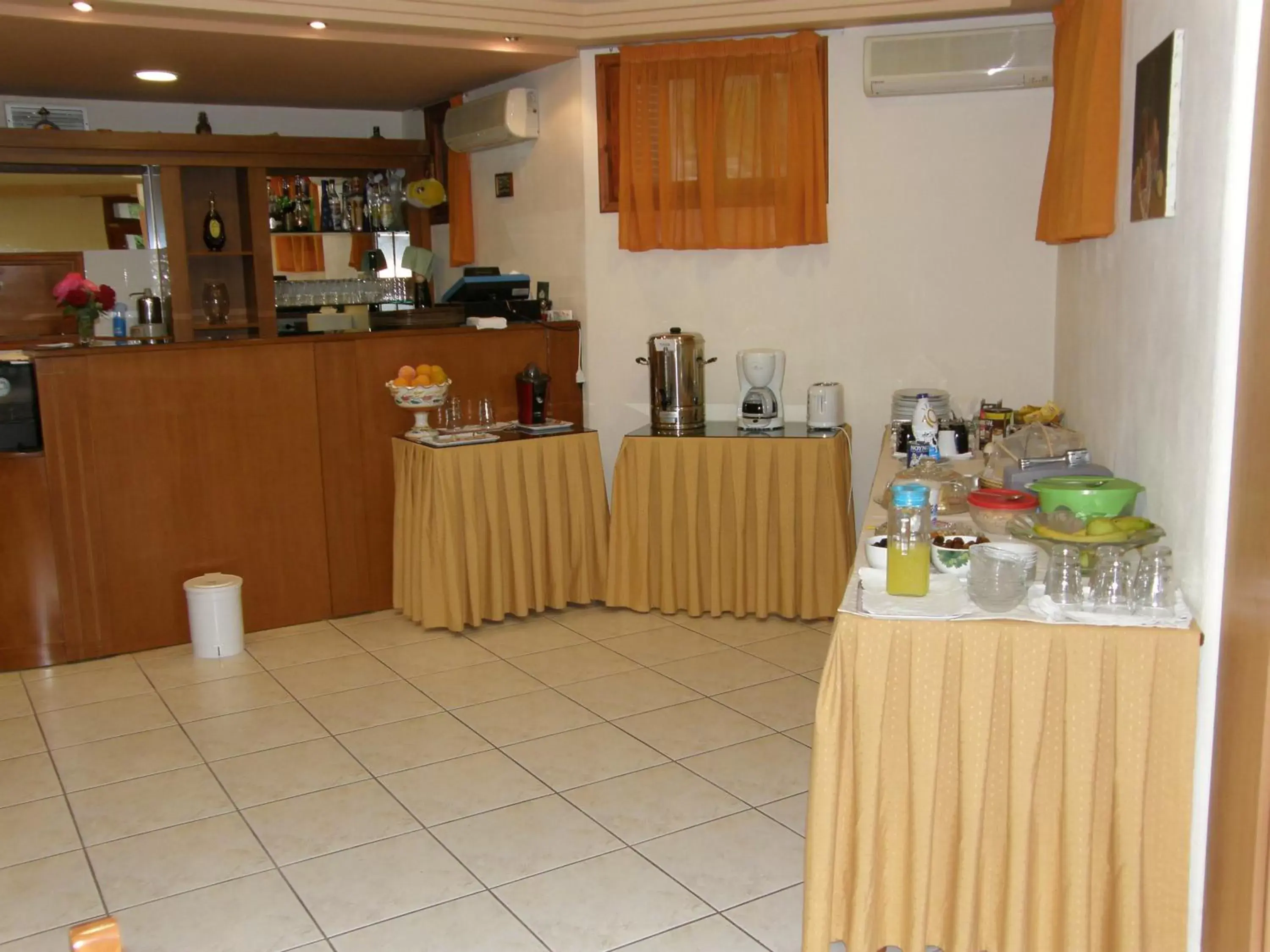 Restaurant/places to eat, Kitchen/Kitchenette in Megim Hotel