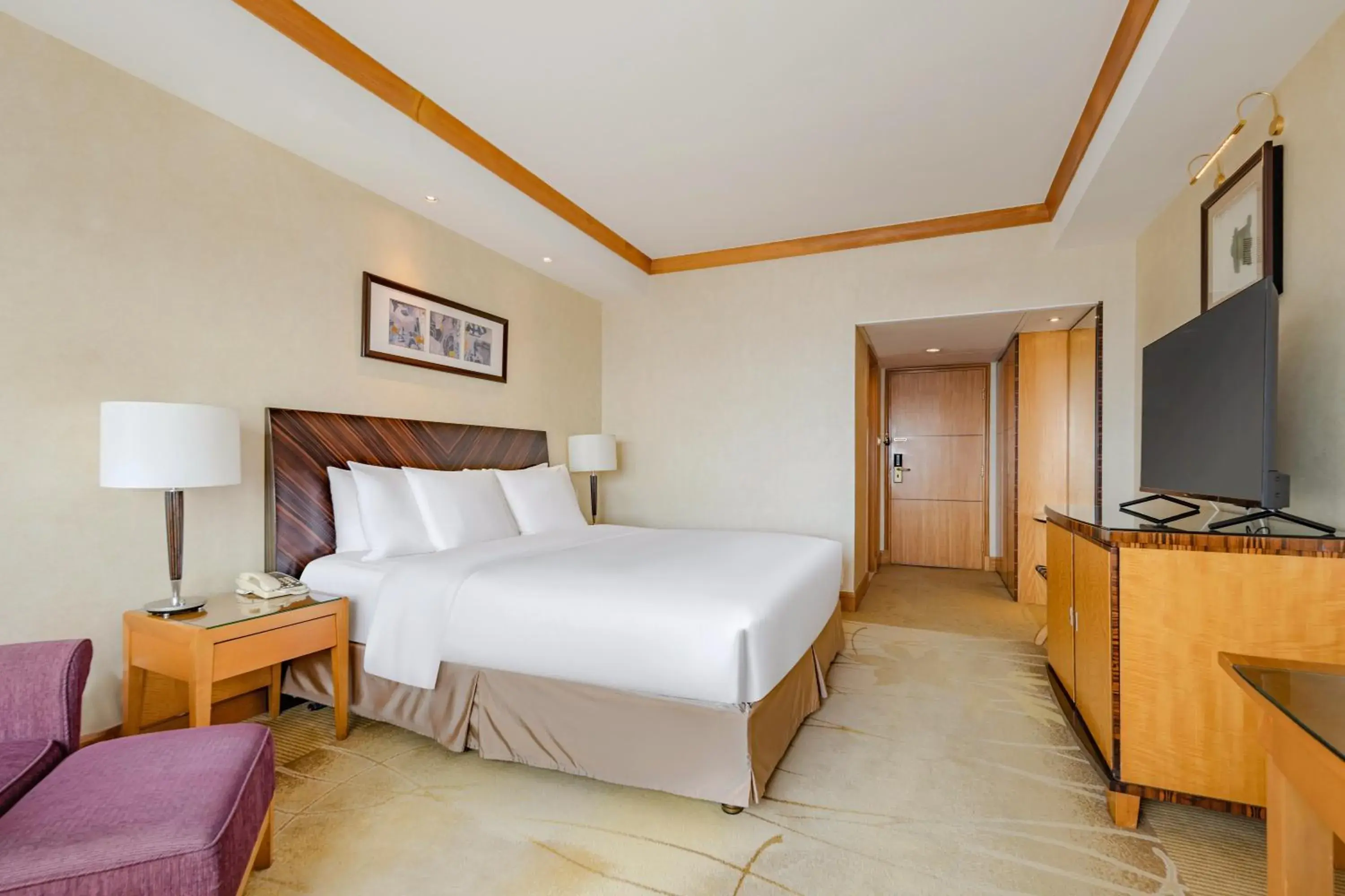 Bedroom, Bed in Radisson Collection Hotel, Yangtze Shanghai