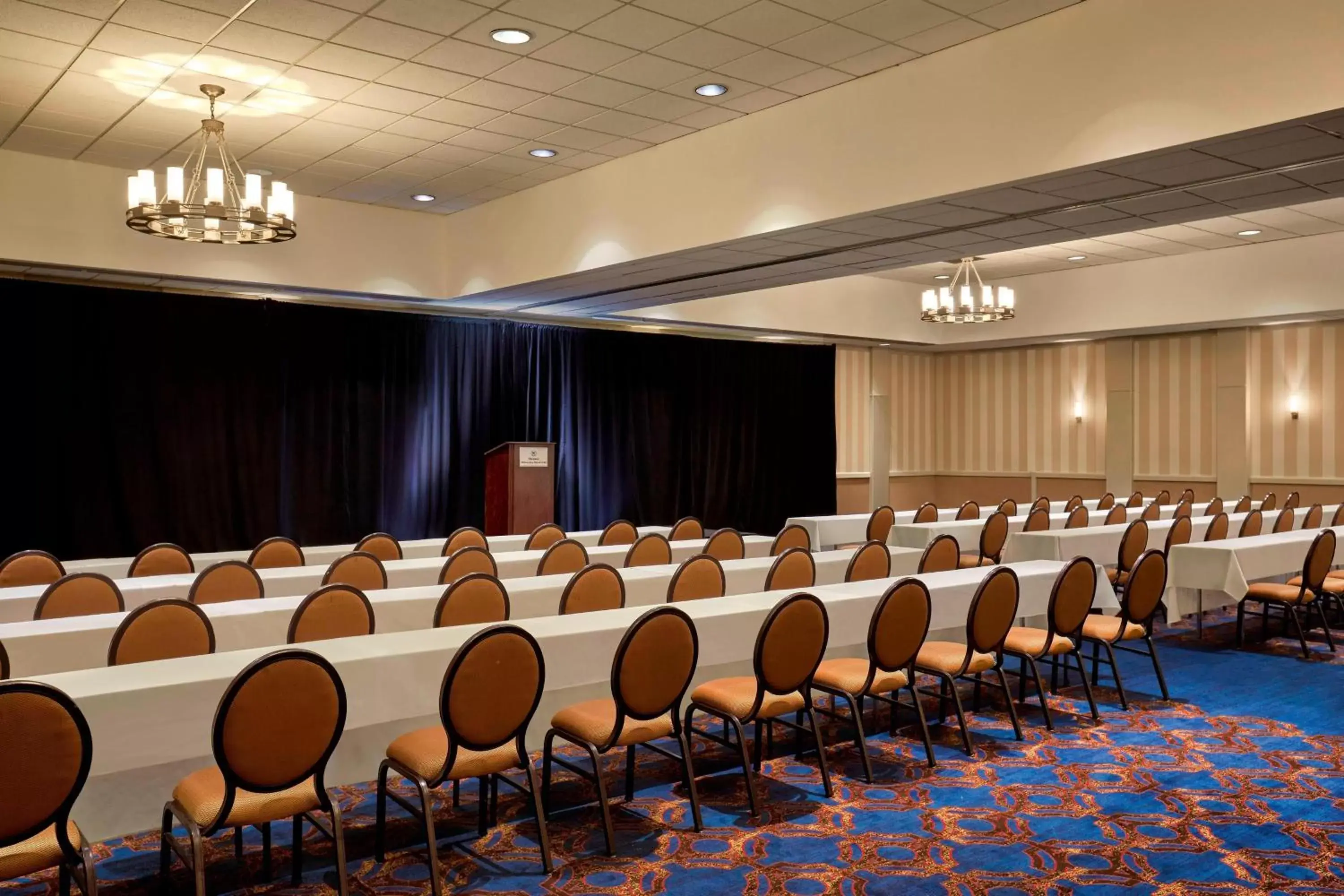 Meeting/conference room in Sheraton Milwaukee Brookfield