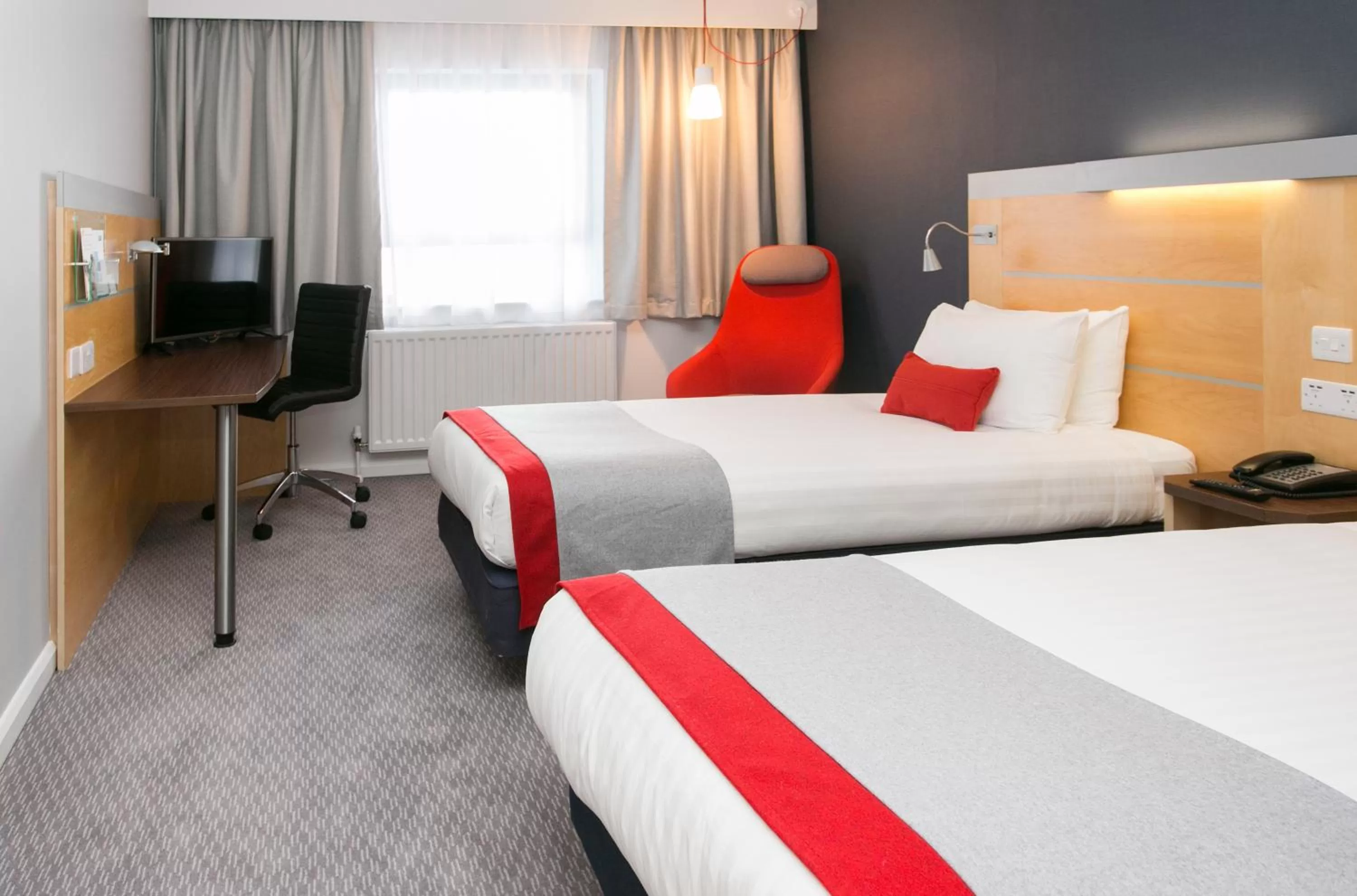 Photo of the whole room, Bed in Holiday Inn Express Antrim by IHG