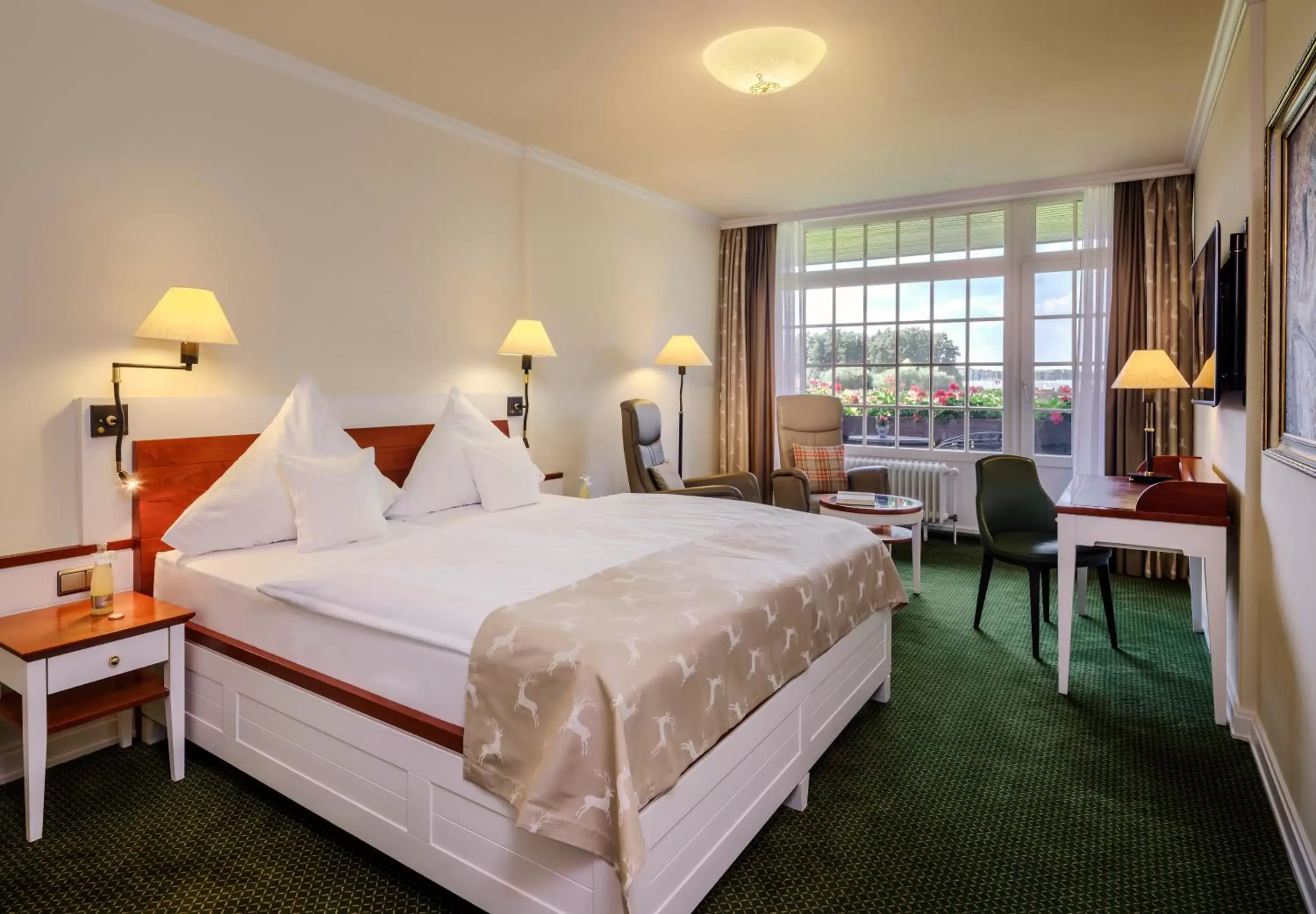 Bed in Romantik Hotel Jagdhaus Eiden am See