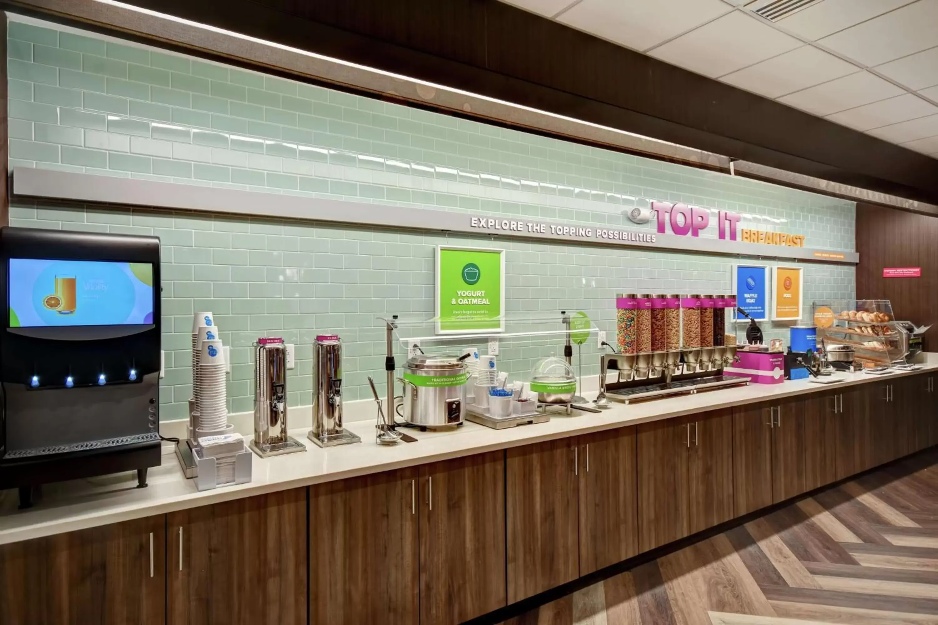 Coffee/tea facilities, Restaurant/Places to Eat in Tru By Hilton Raleigh Durham Airport