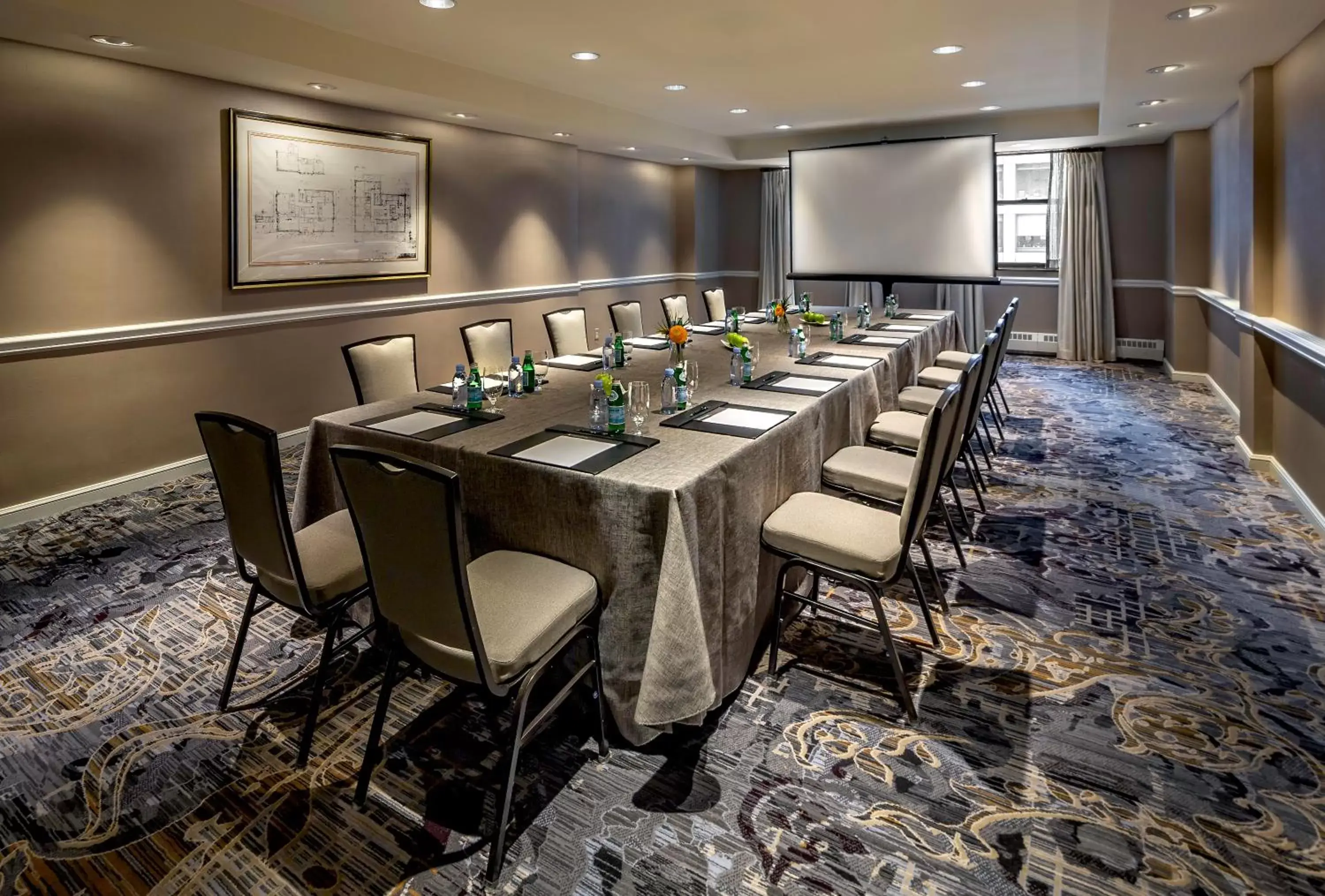 Meeting/conference room in InterContinental Chicago Magnificent Mile, an IHG Hotel