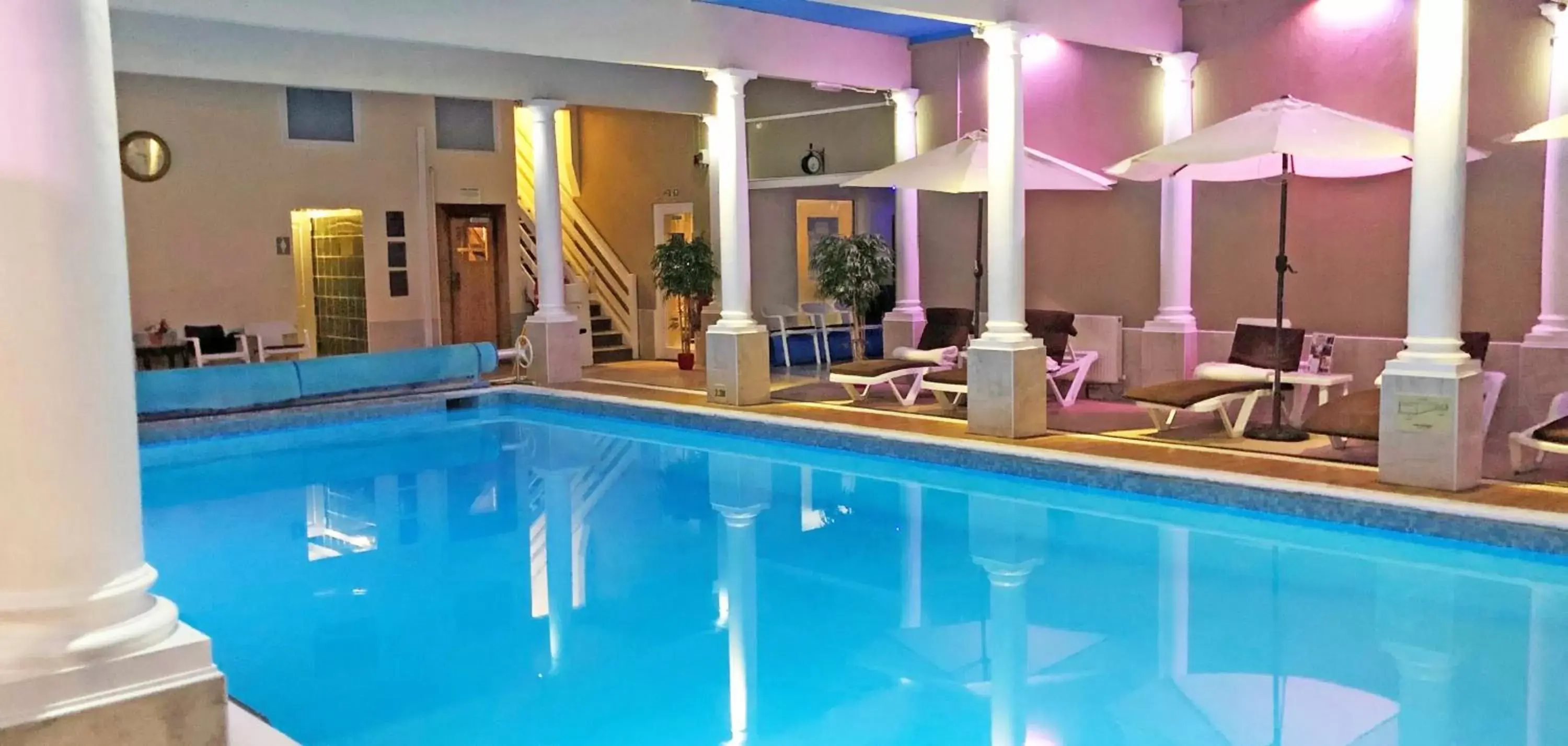 Swimming Pool in Penventon Park Hotel