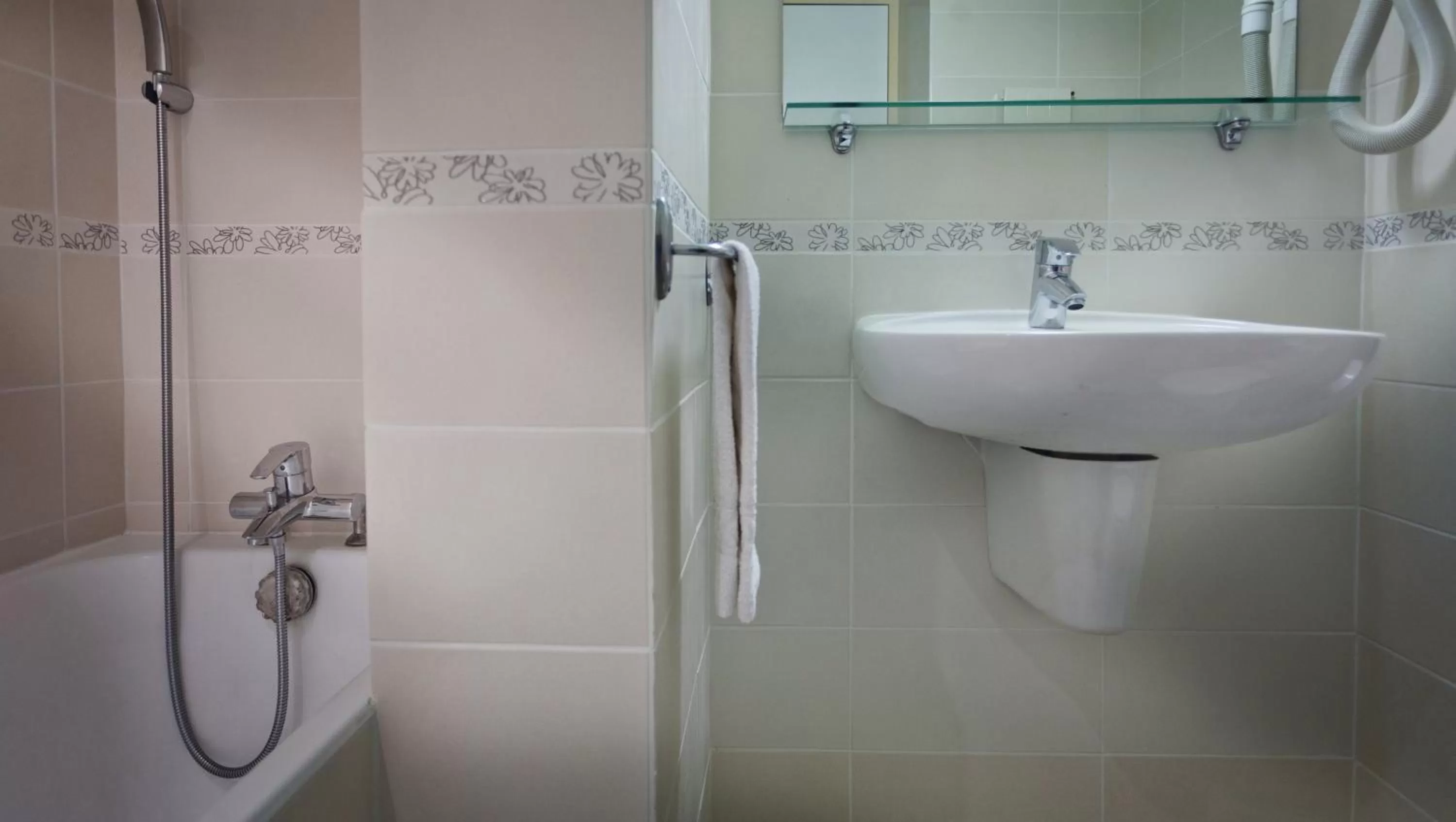 Bathroom in Hotel Le Clos d'Alésia