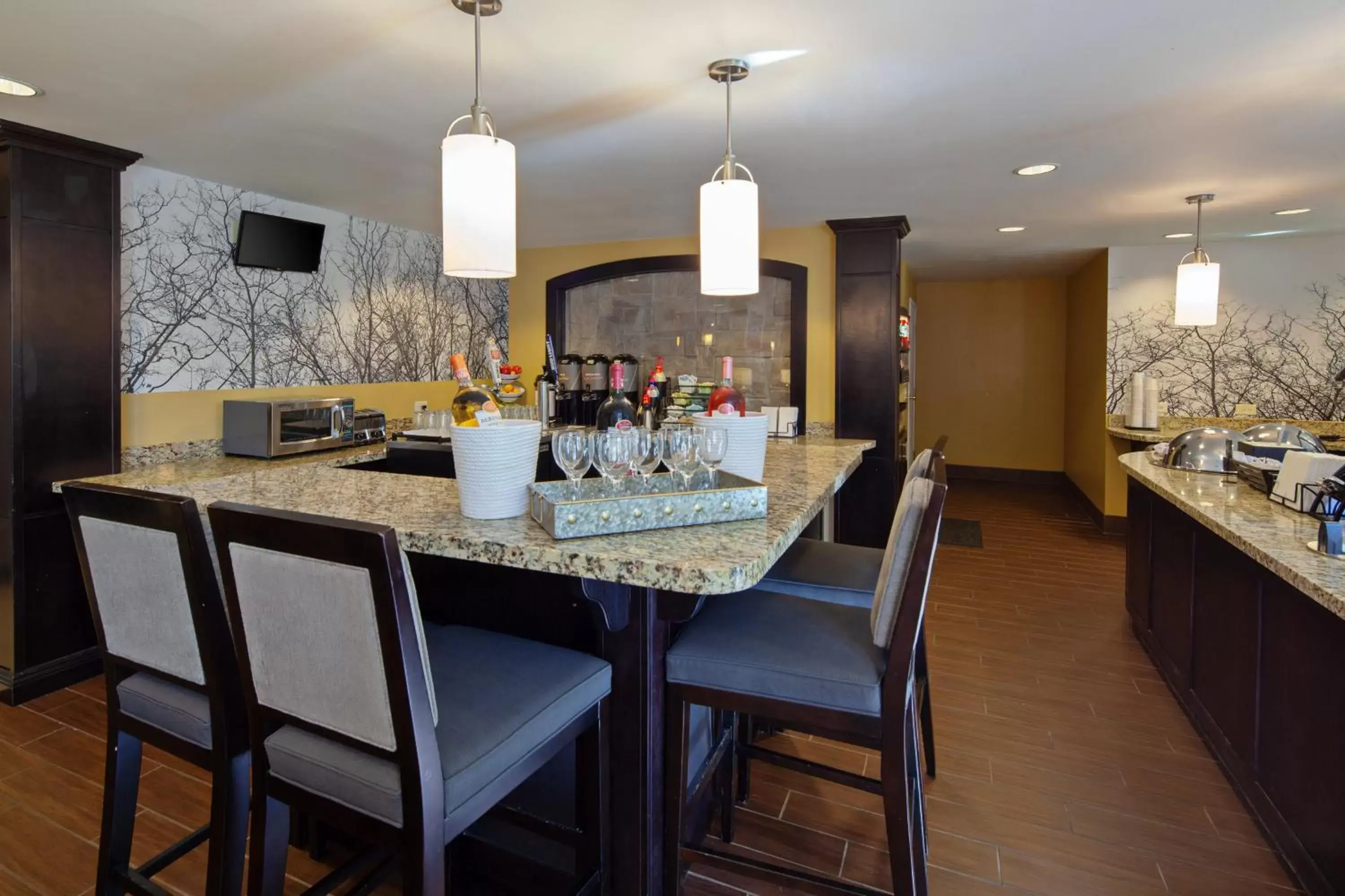 Breakfast in Staybridge Suites Fairfield Napa Valley Area by IHG Breakfast in Staybridge Suites Fairfield Napa Valley Area by IHG