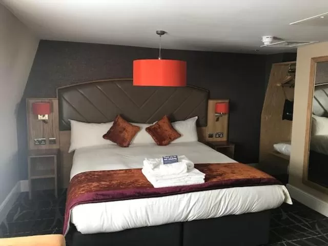 Bed in The Crown Hotel Wetherspoon