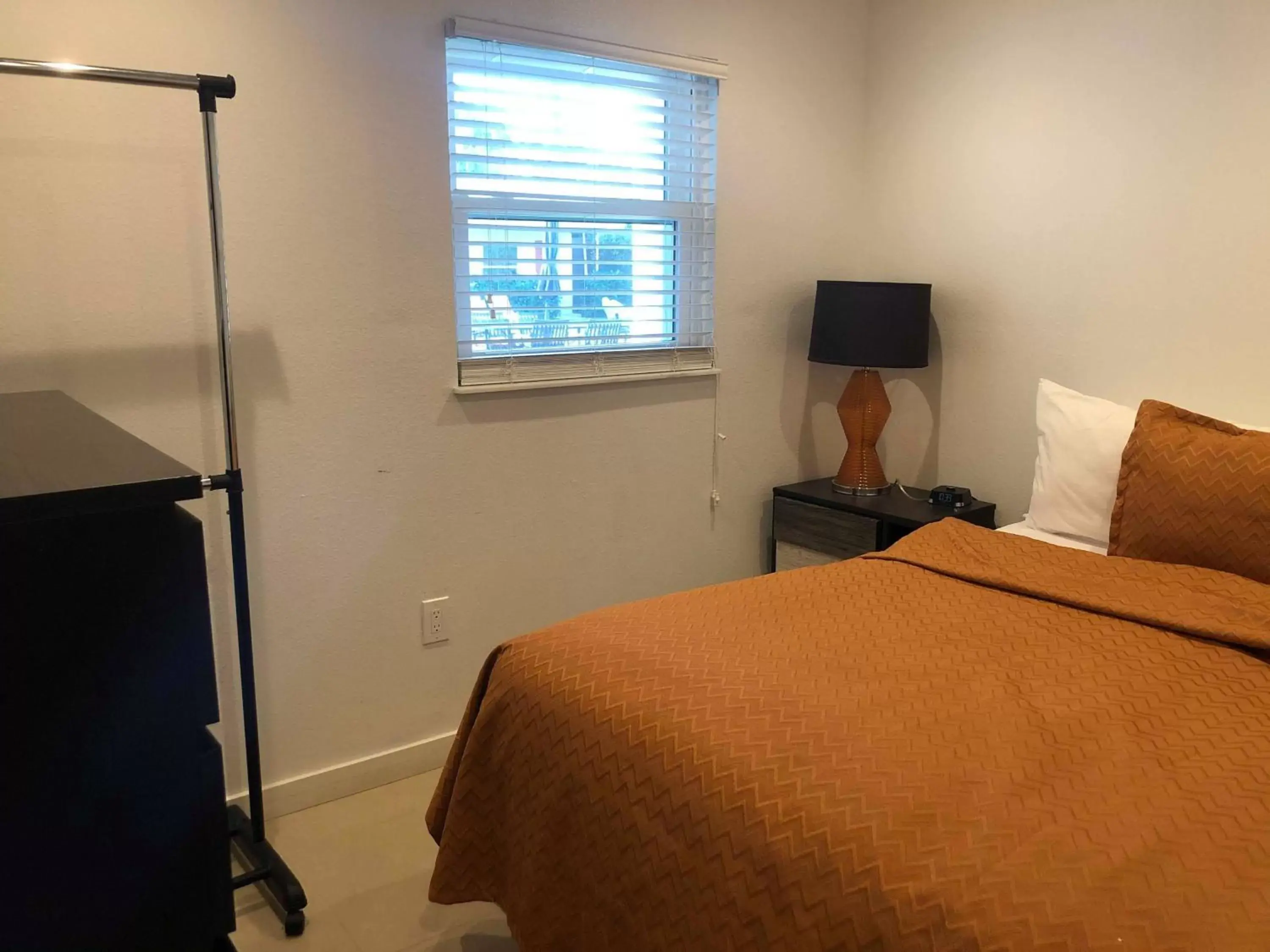 Bed in Captiva Beach Resort (open private beach access)