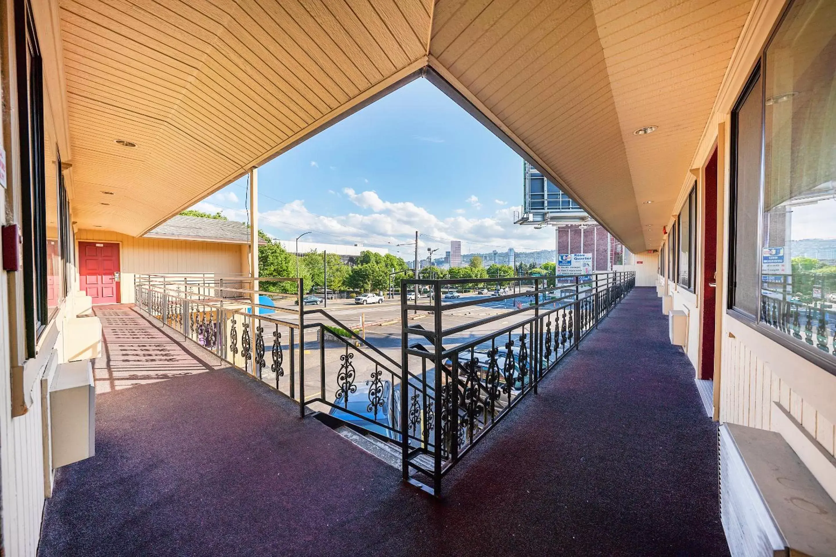 Balcony/Terrace in Broadway Inn by OYO Portland Downtown