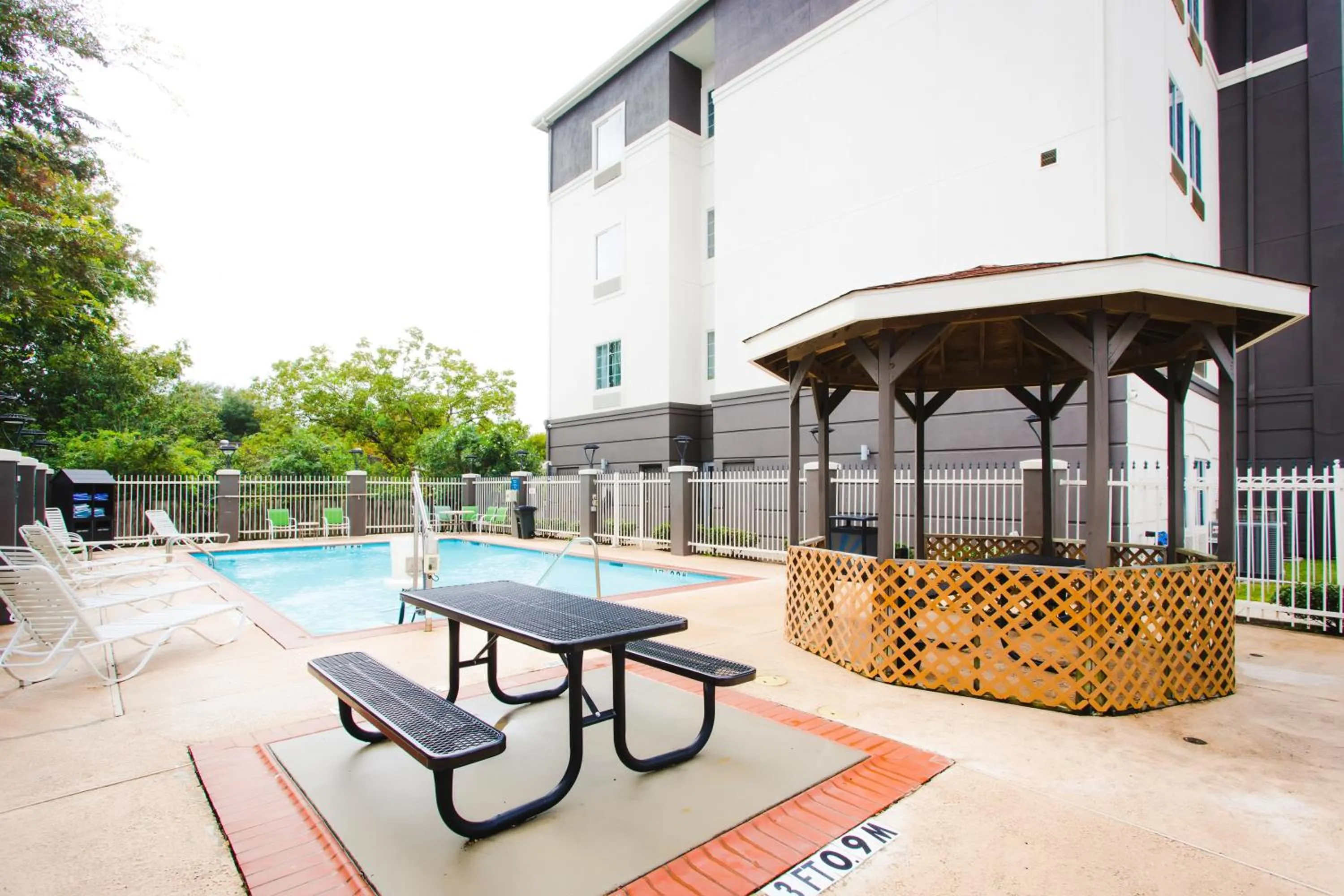 Patio in Palacio Royale Inn Signature Katy