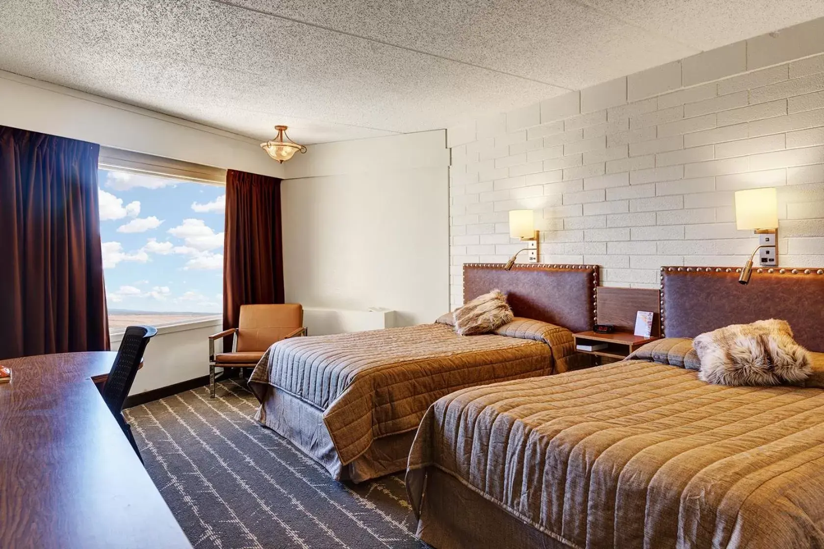 Bedroom, Bed in El Rancho Hotel
