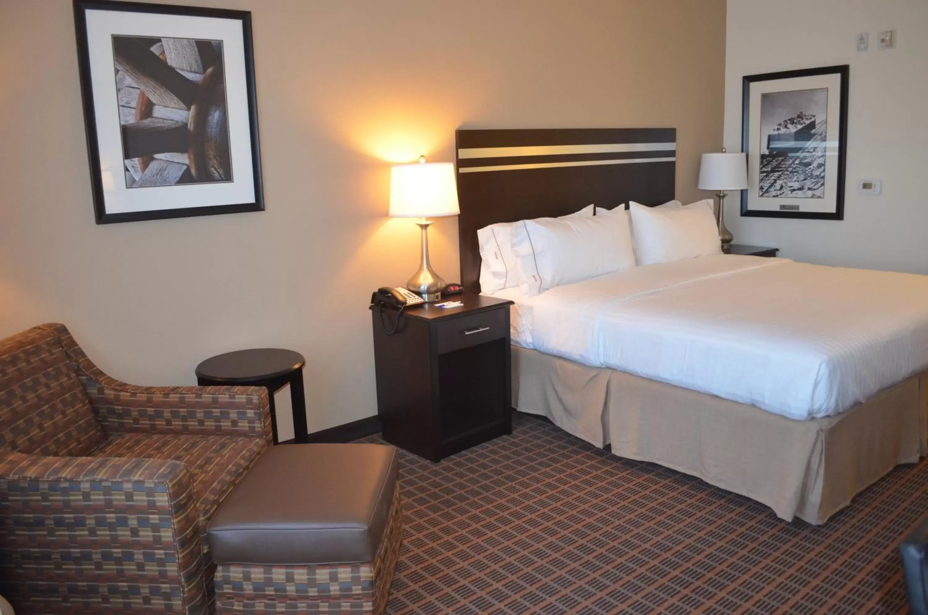 Photo of the whole room, Bed in Holiday Inn Express & Suites Golden, an IHG Hotel