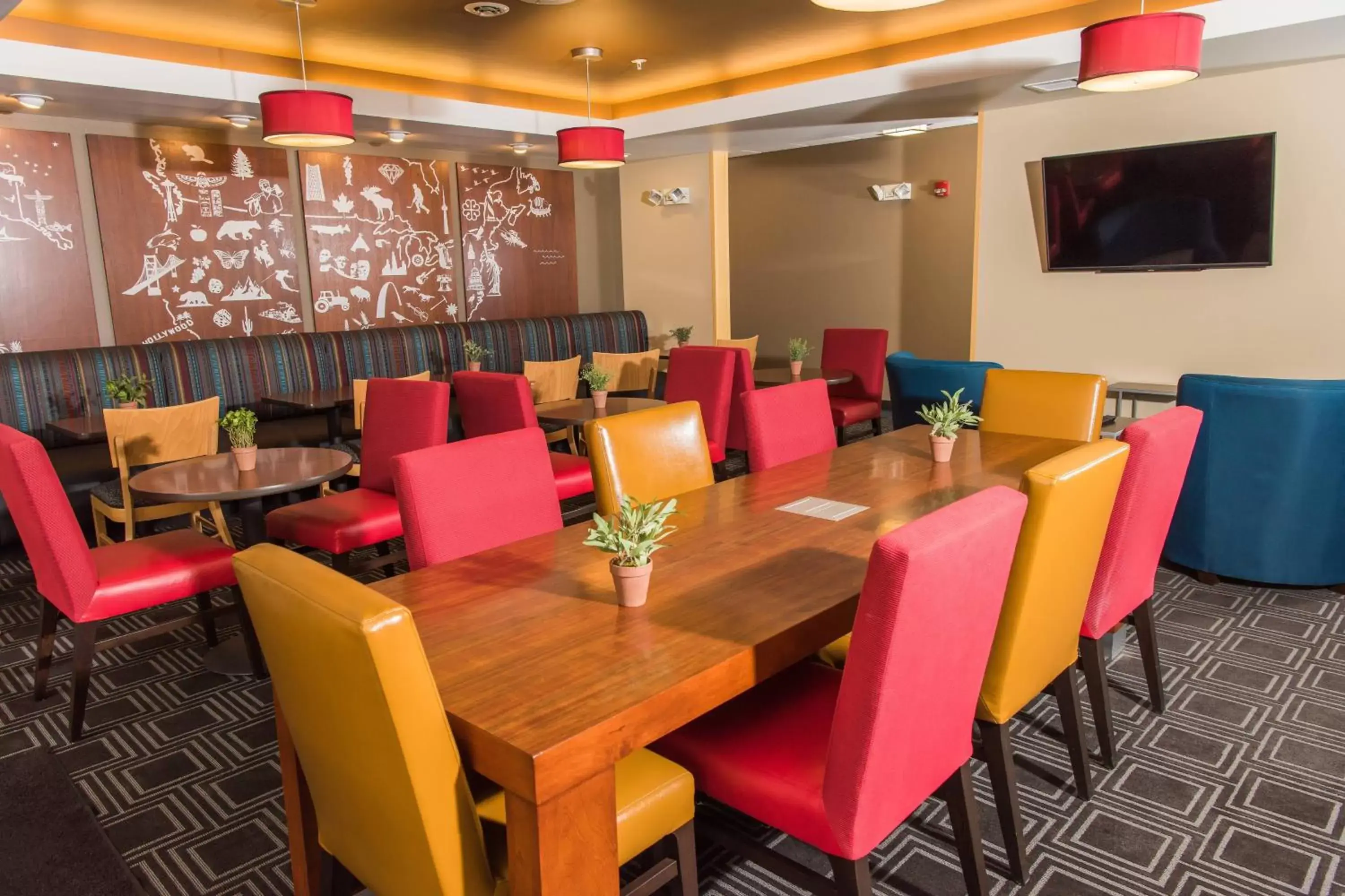 Restaurant/Places to Eat in TownePlace Suites by Marriott Erie