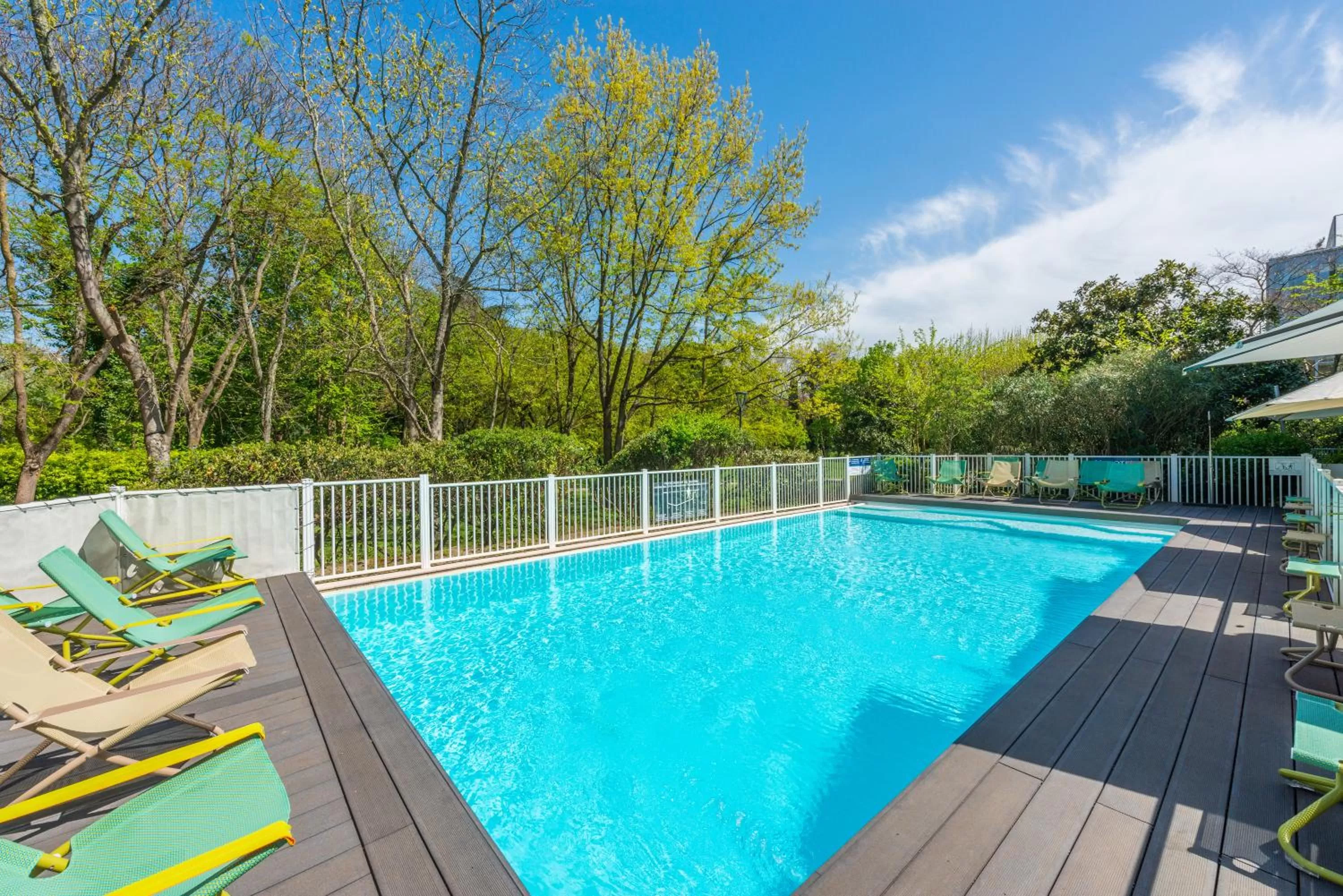 Swimming pool in Novotel Toulouse Centre Compans Caffarelli