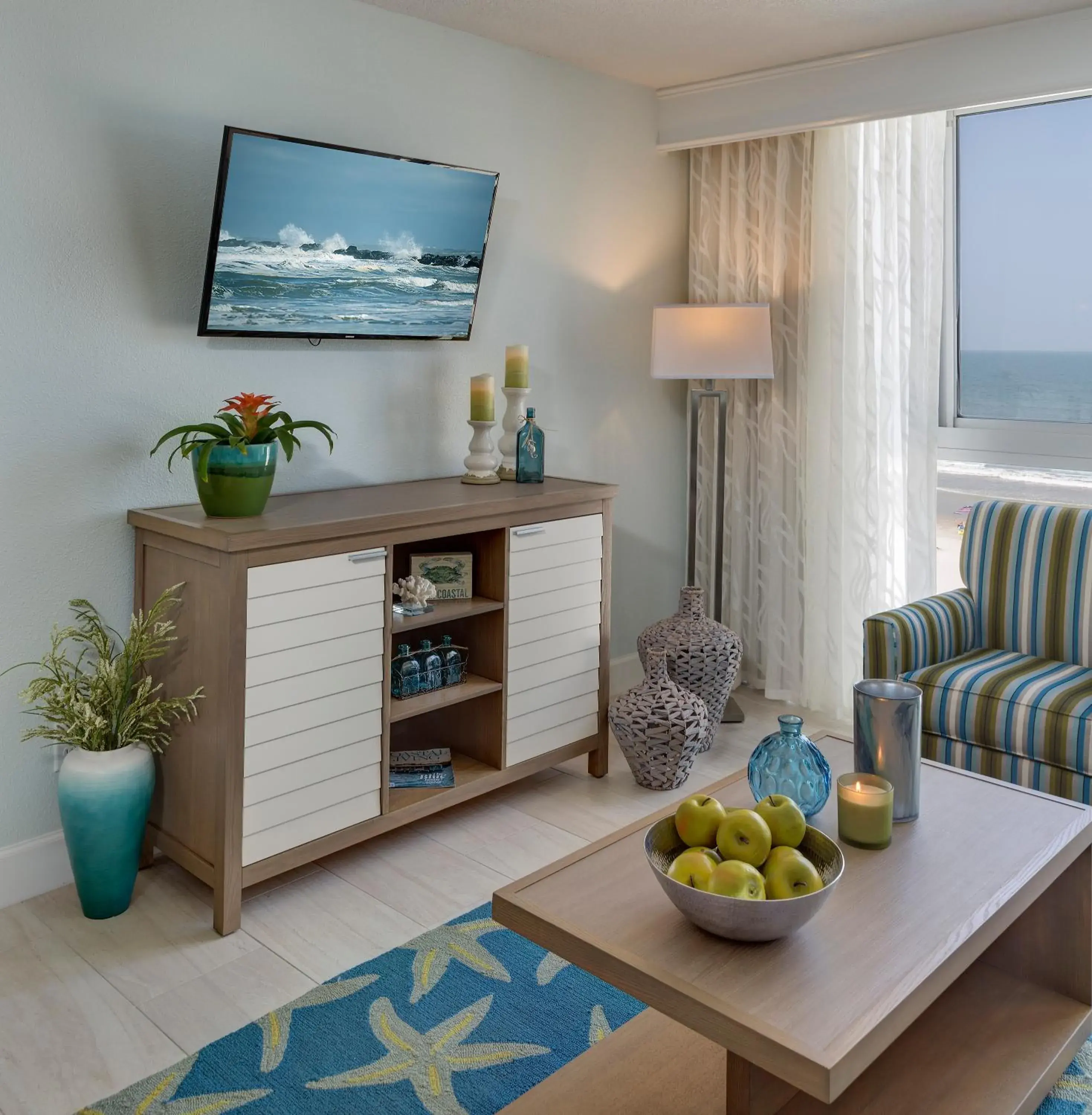 Living room, TV/Entertainment Center in Grand Seas by Exploria Resorts