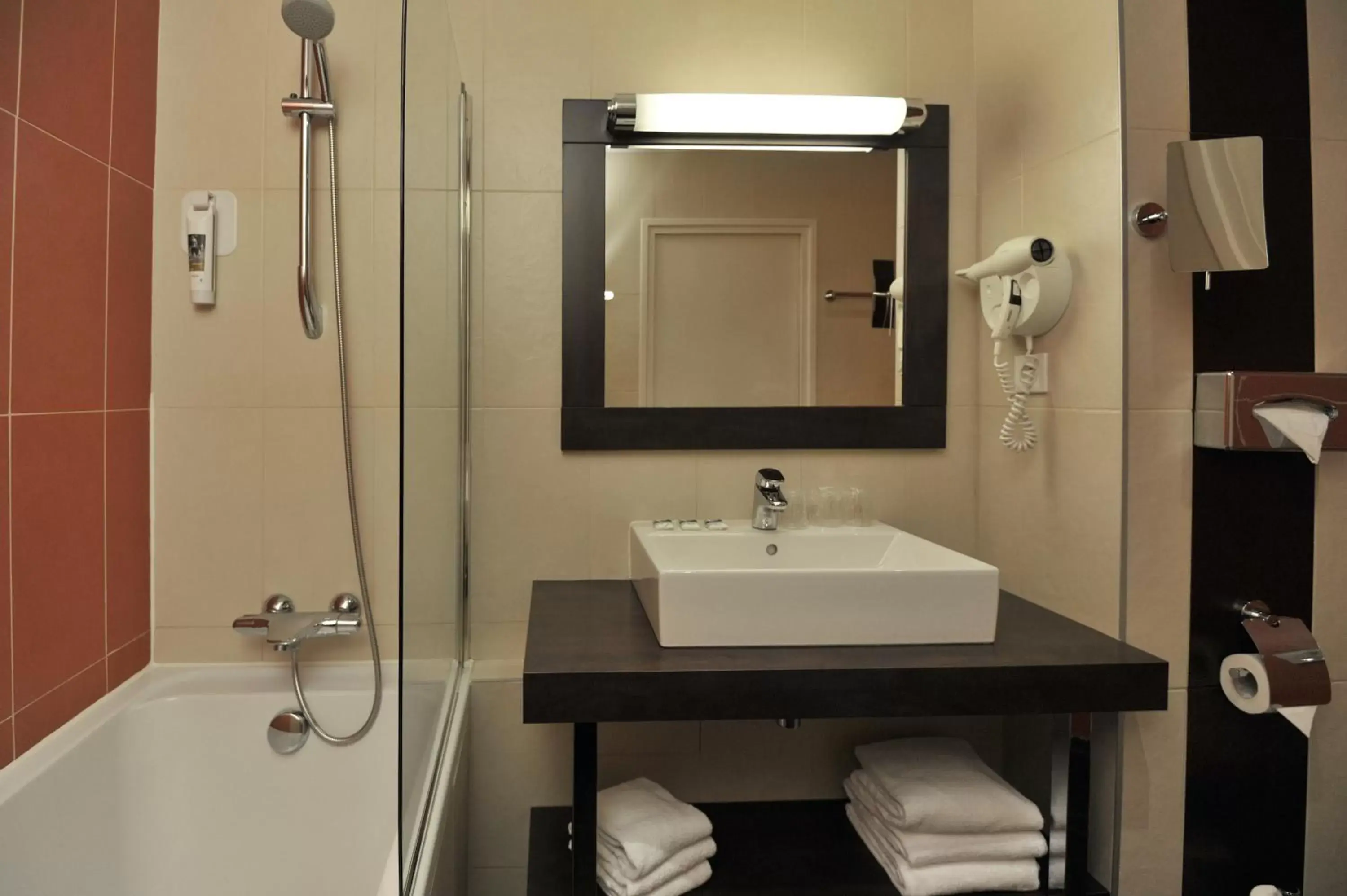 Bathroom in Mercure Maurepas Saint Quentin