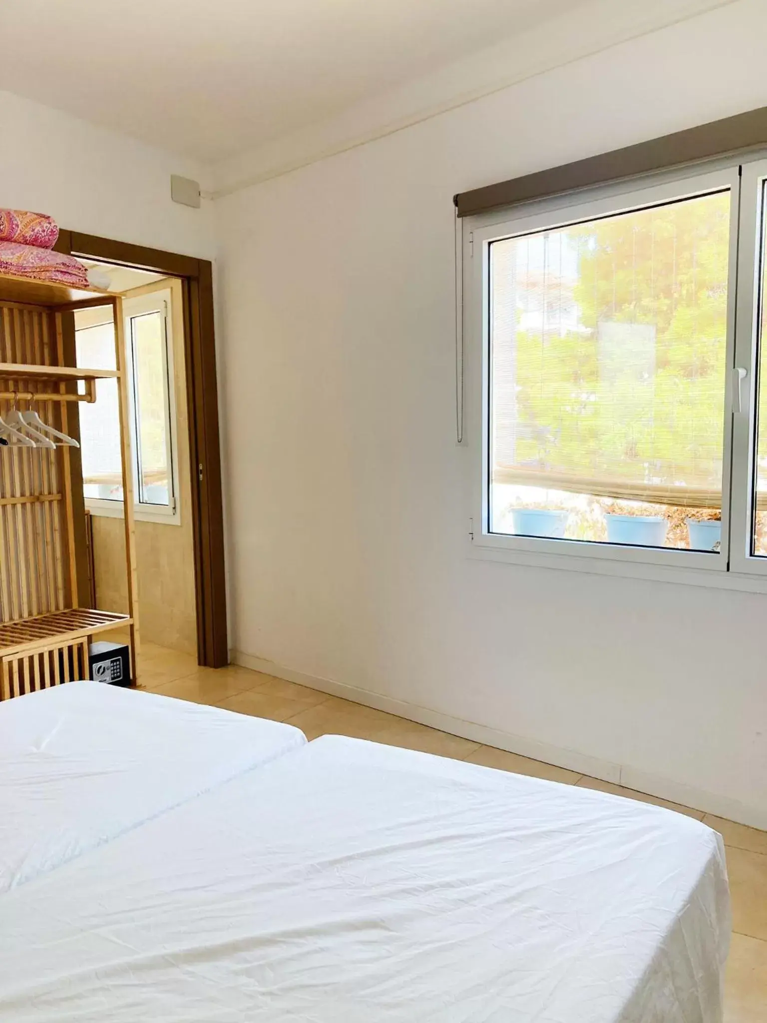 Bedroom, Bed in Sitges Beach Hostal