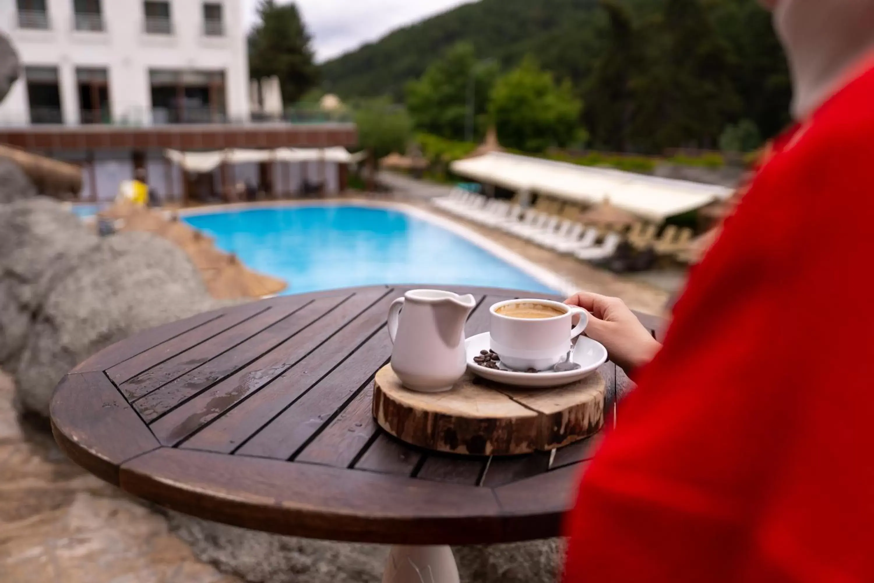 Coffee/tea facilities, Swimming Pool in Cam Thermal Resort Hotel & Spa
