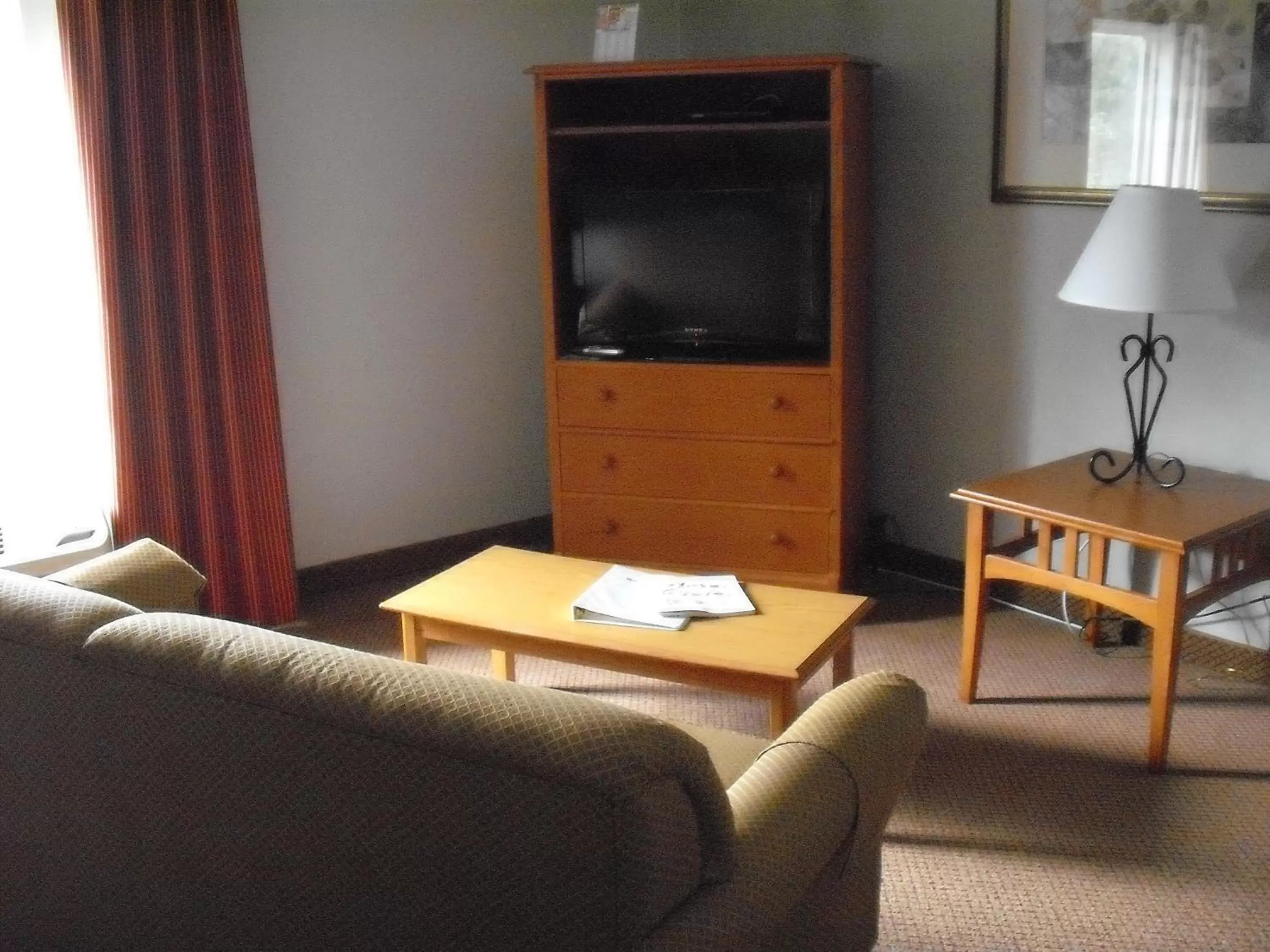 TV and multimedia, TV/Entertainment Center in Mountain Inn & Suites