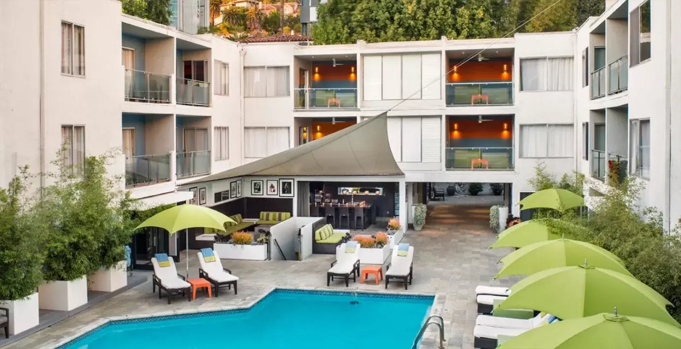 Swimming Pool in Sunset Marquis Hotel