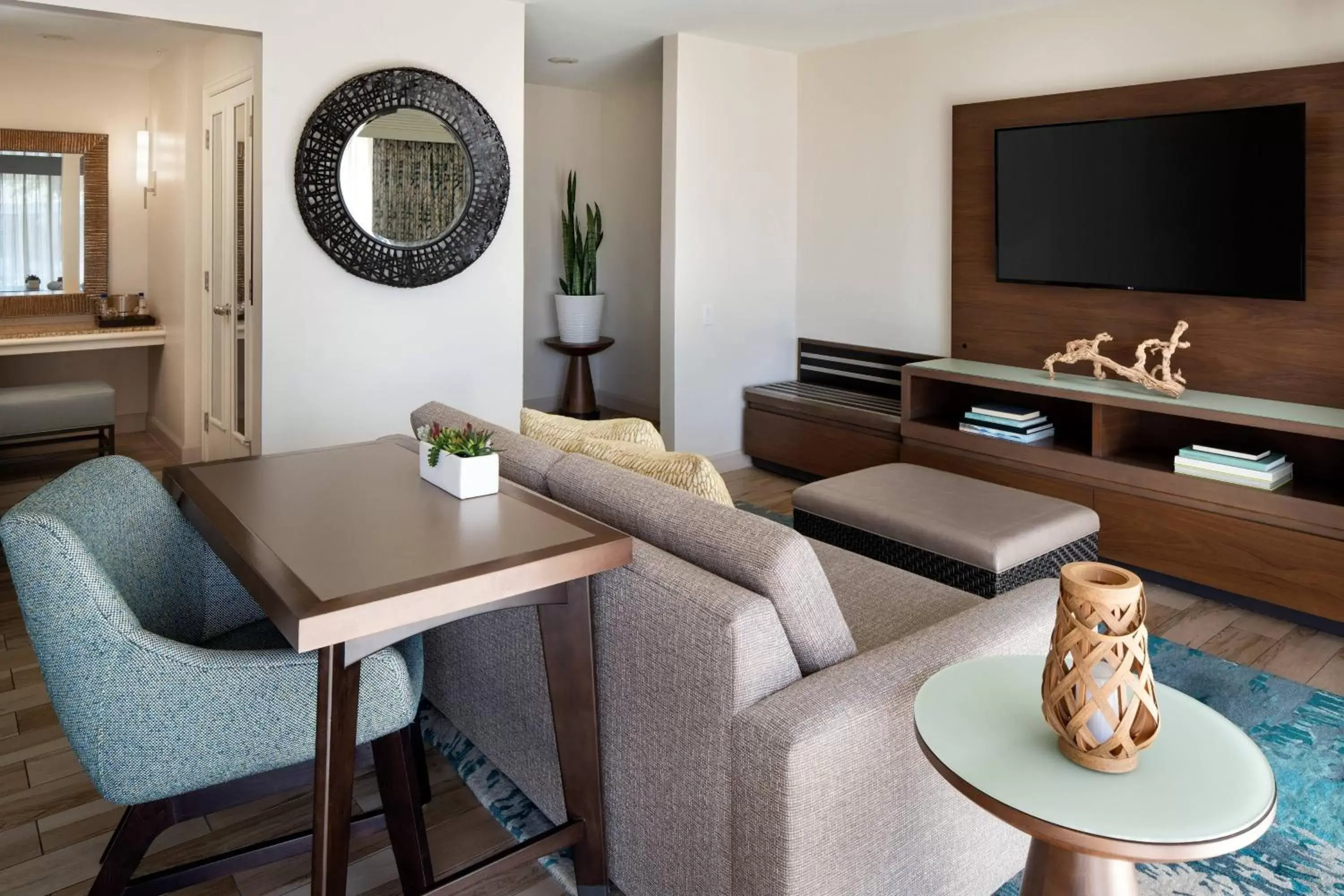 Living room, Seating Area in Coronado Island Marriott Resort & Spa