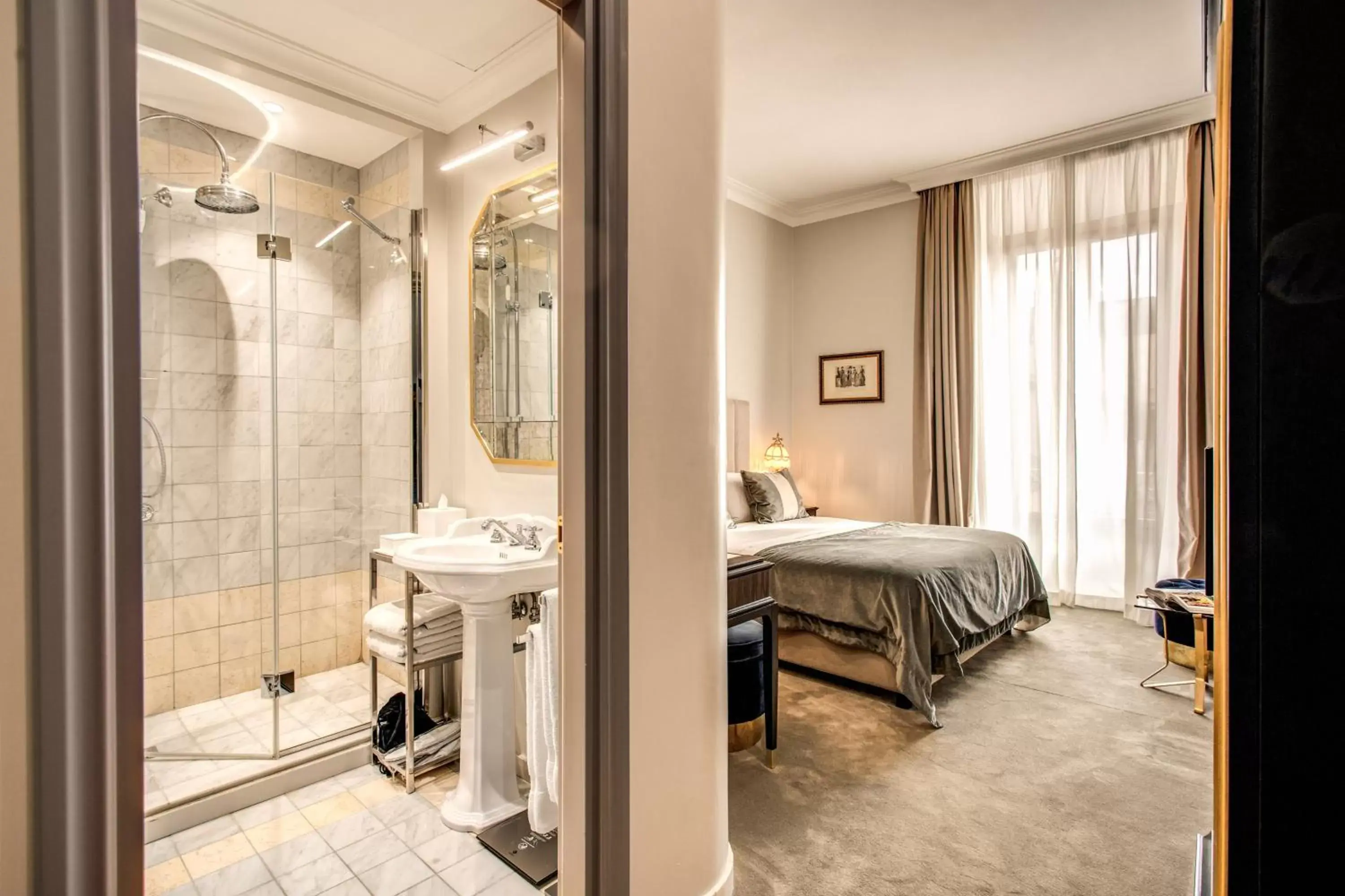 Bed, Bathroom in Martius Private Suites Hotel