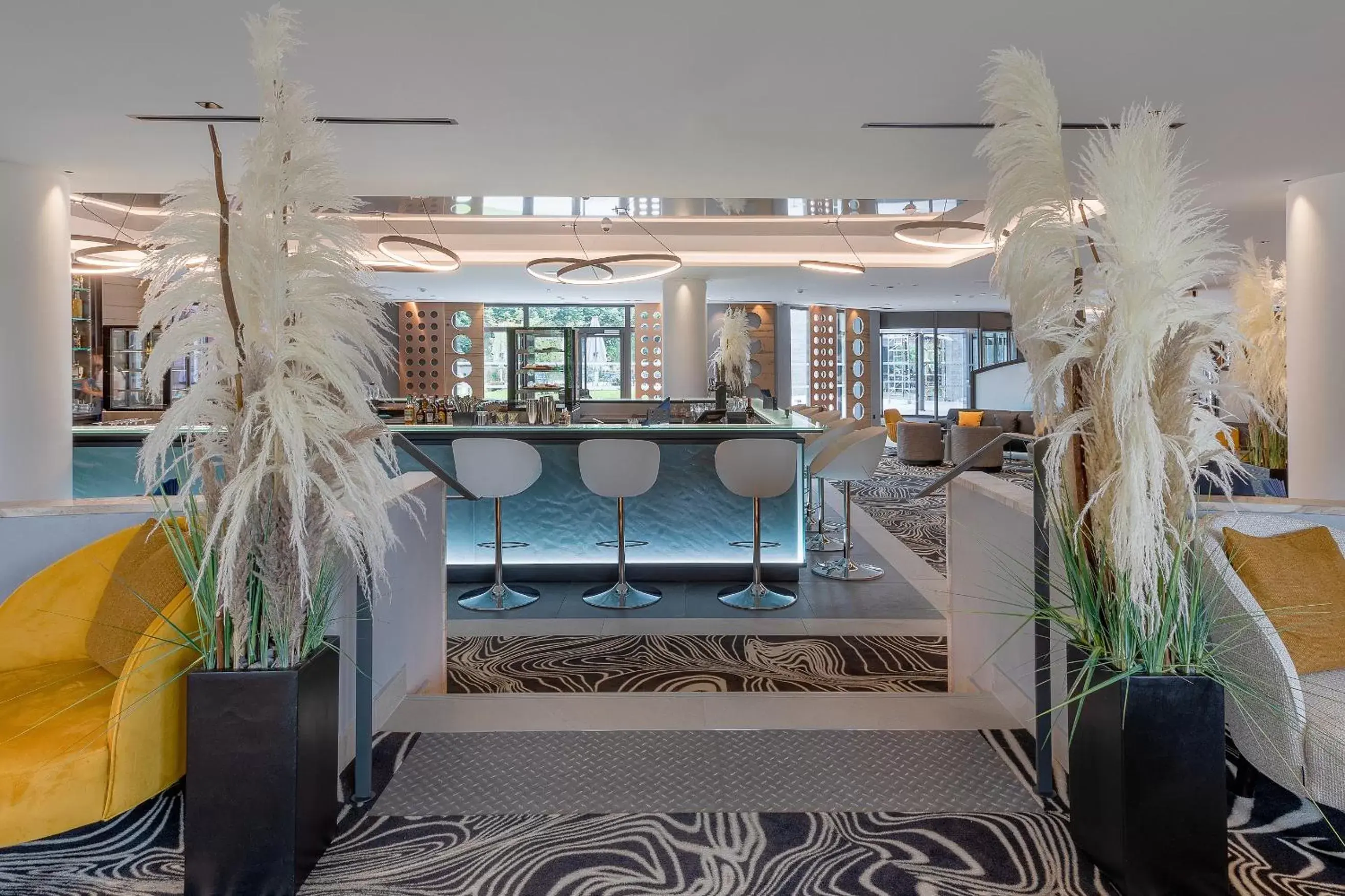 Lounge or bar in Rivage Hôtel & Spa Annecy Lounge or bar in Rivage Hôtel & Spa Annecy