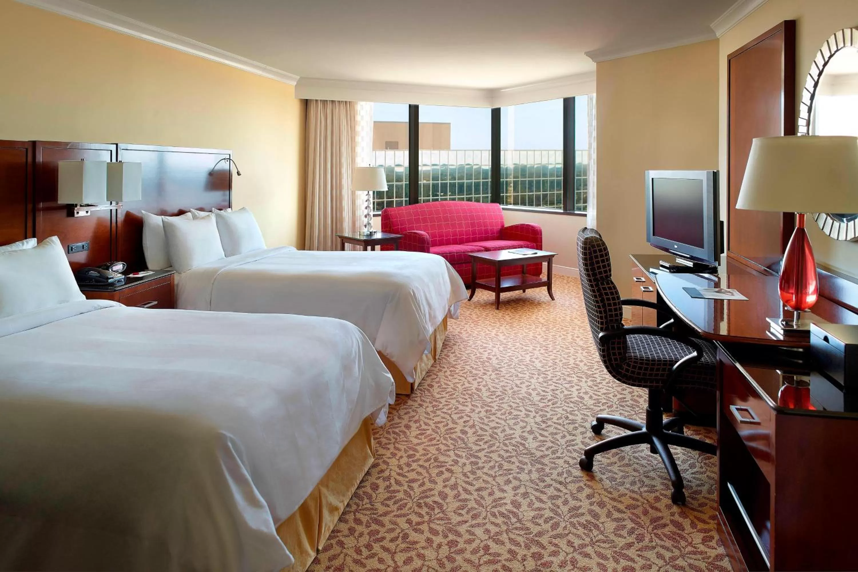 Photo of the whole room, Bed in New Orleans Marriott Metairie At Lakeway