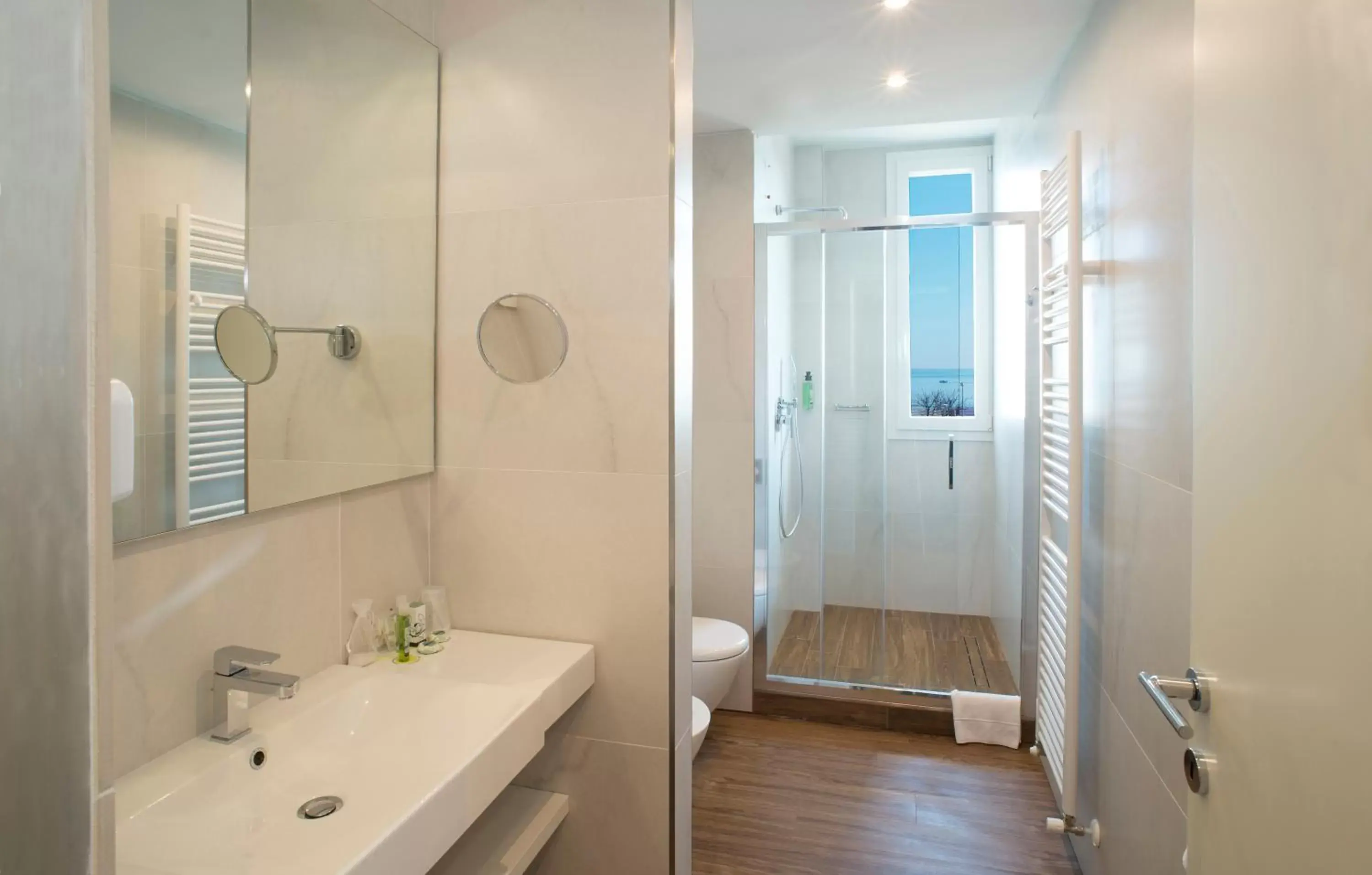 Shower in Hotel Select Suites & Spa - Apartments
