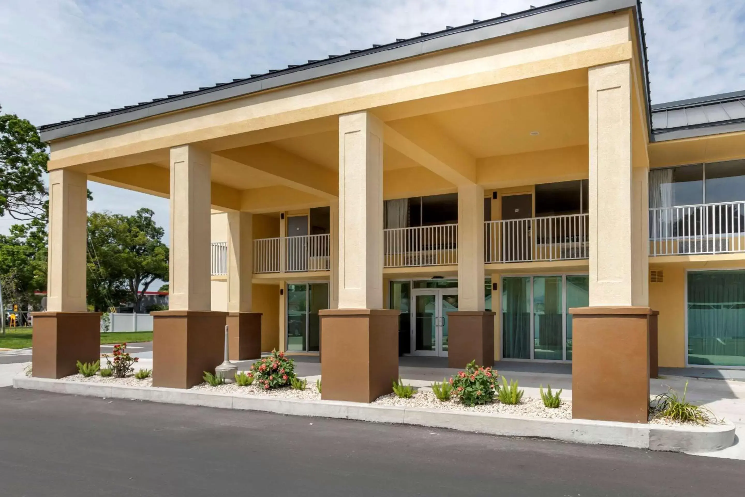 Property building in Quality Inn Saint Petersburg North-Tampa Bay Property building in Quality Inn Saint Petersburg North-Tampa Bay