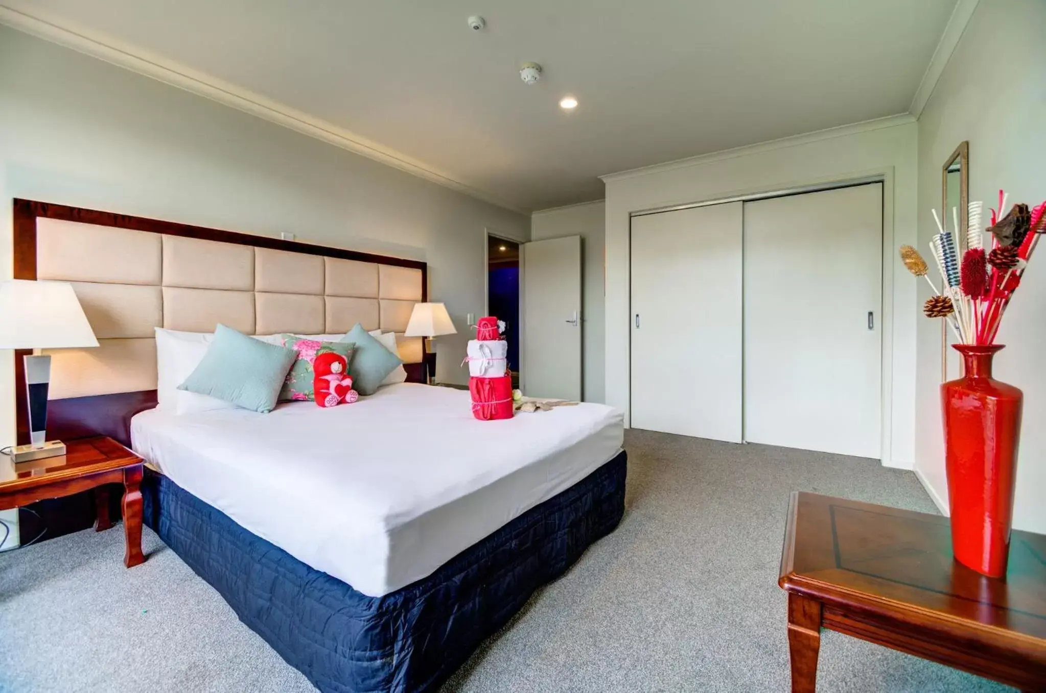 Bedroom, Bed in Silver Fern Lodge